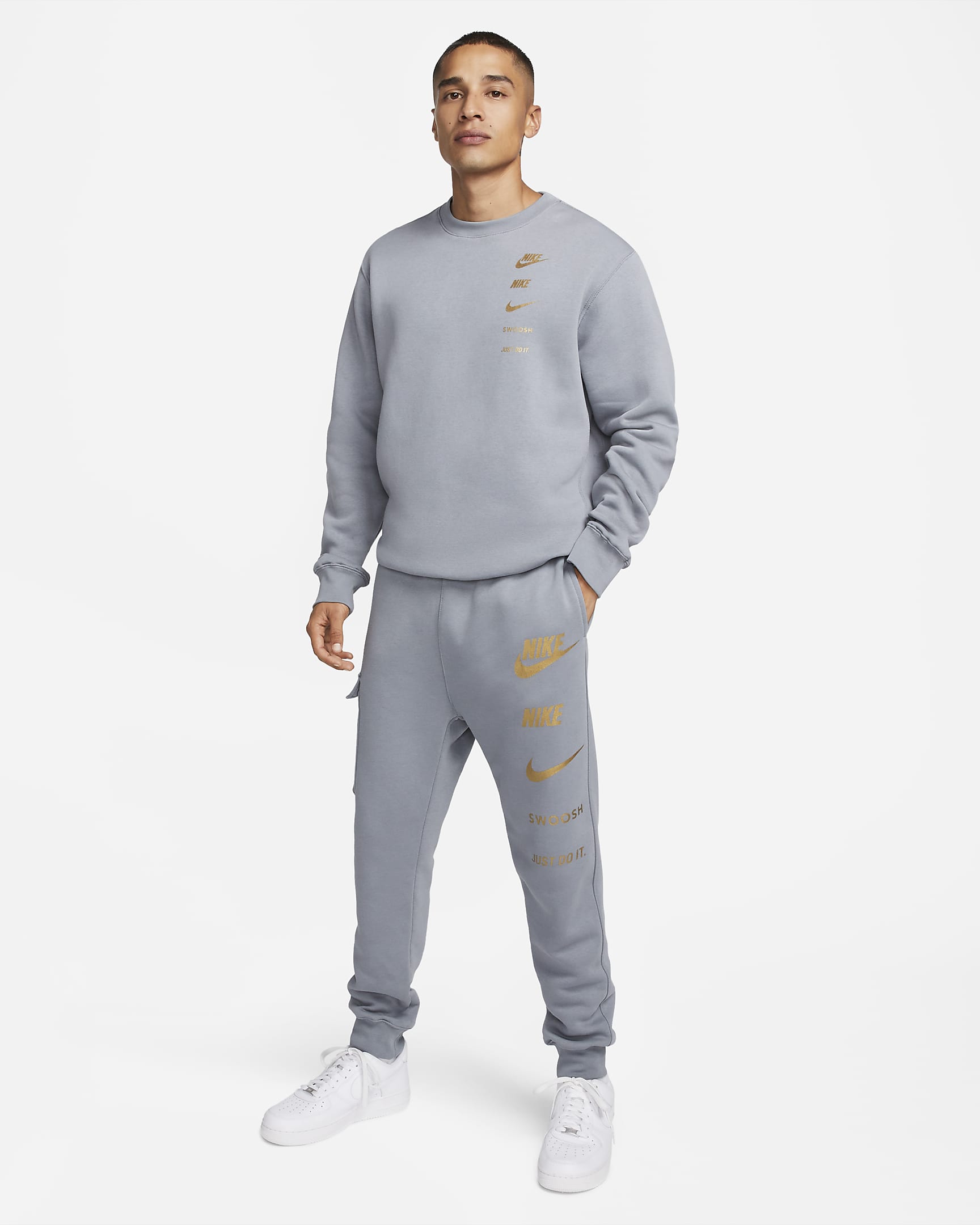 Nike Sportswear Standard Issue Men's Crew-Neck Sweatshirt. Nike CA