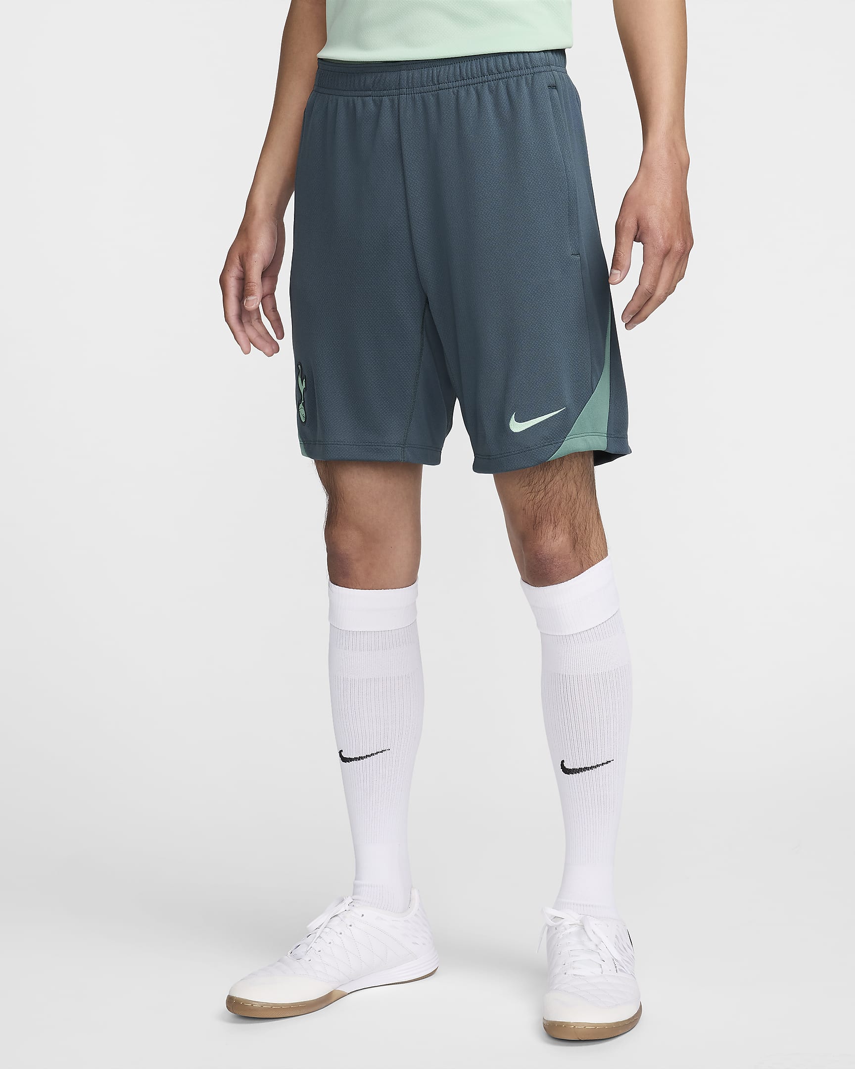 Męskie spodenki piłkarskie z dzianiny Nike Dri-FIT Tottenham Hotspur Strike (wersja trzecia) - Faded Spruce/Bicoastal/Enamel Green