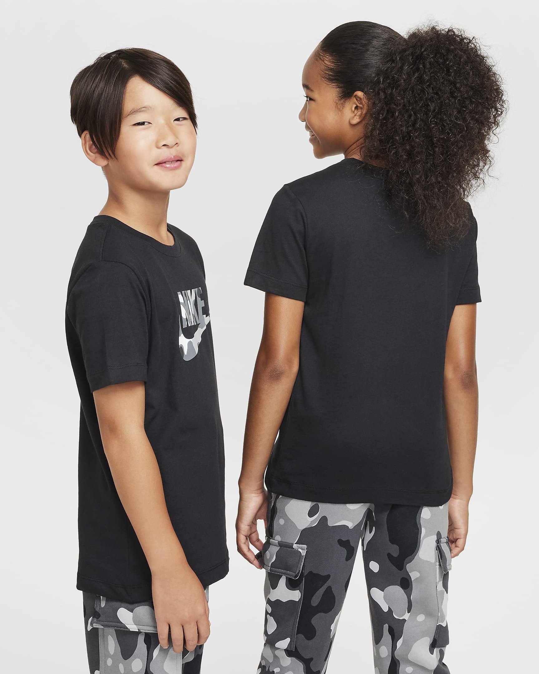 Nike Sportswear Older Kids' T-Shirt - Black