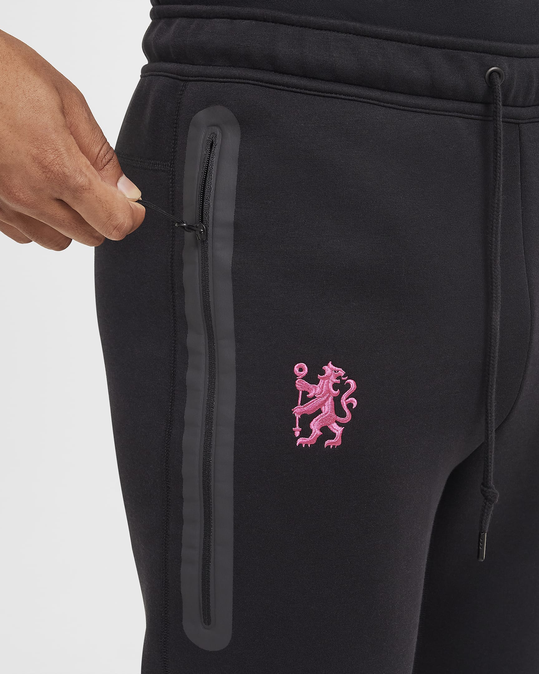 Chelsea F.C. Tech Third Men's Nike Football Fleece Joggers - Black/Pink Prime