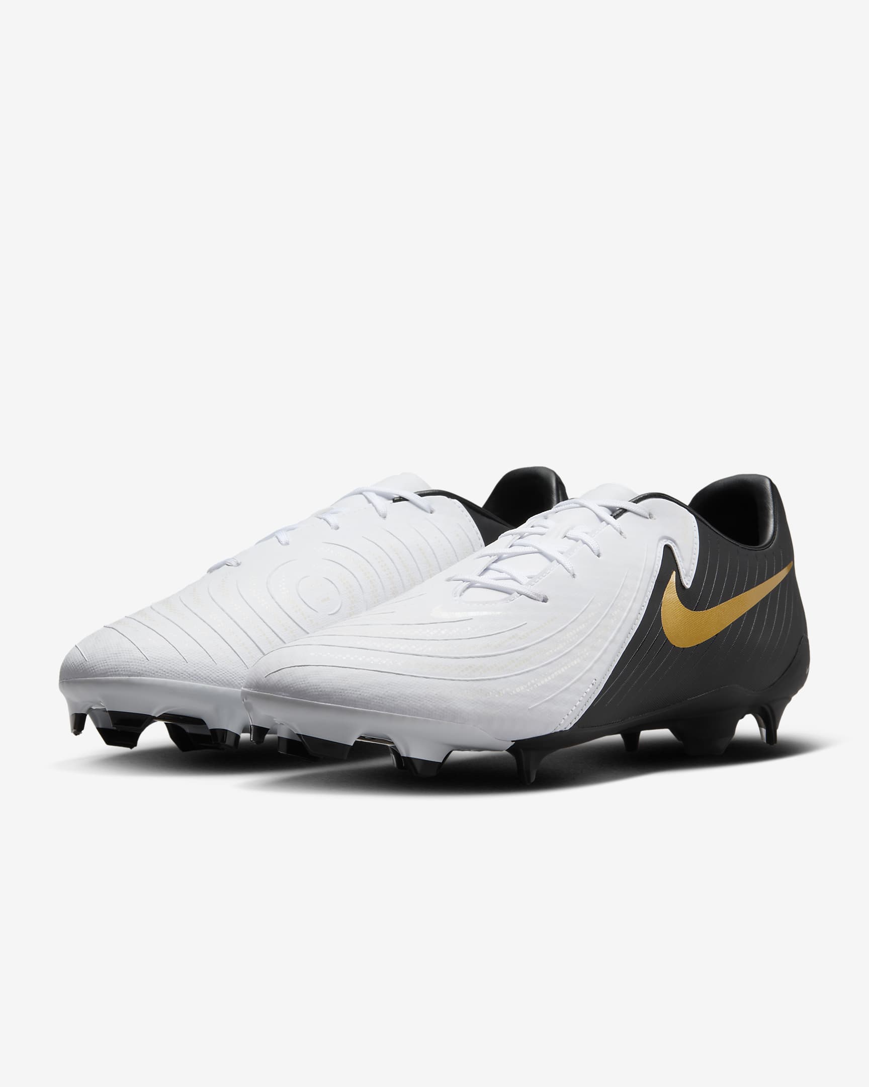 Chuteiras de futebol de perfil baixo MG Nike Phantom GX 2 Academy - Branco/Dourado Coin metalizado/Preto