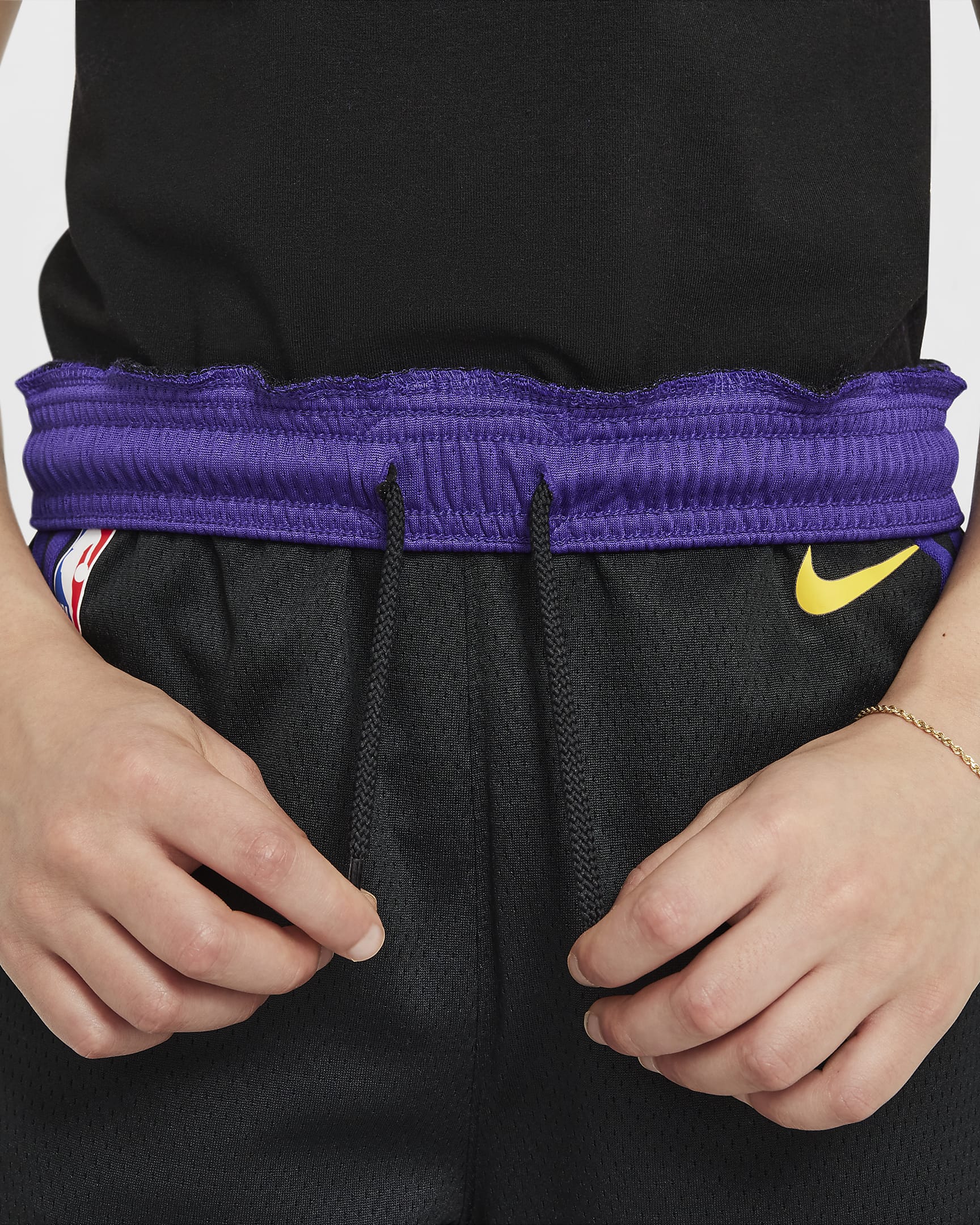 Los Angeles Lakers 2023/24 City Edition Older Kids' Nike Dri-FIT NBA Swingman Shorts - Black