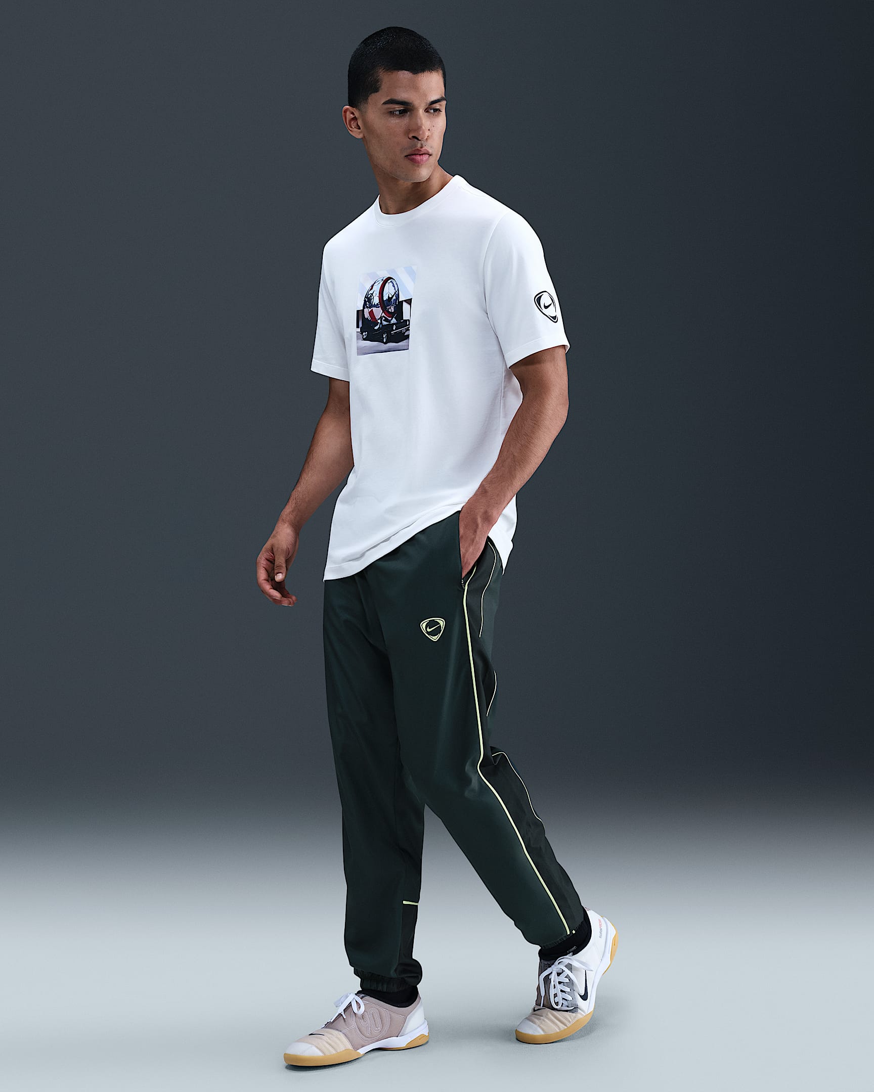 Nike Academy+ Repel geweven voetbalbroek voor heren - Seaweed/Zwart/Limelight/Limelight