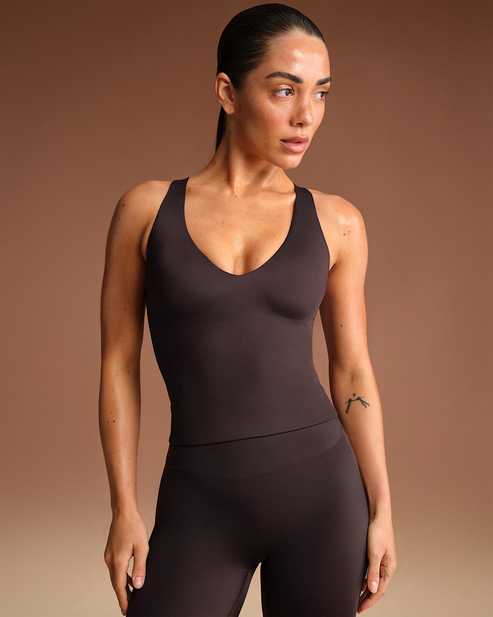 NikeSKIMS Shine Women's V-Neck Tank Top - NSKM PHOENIX