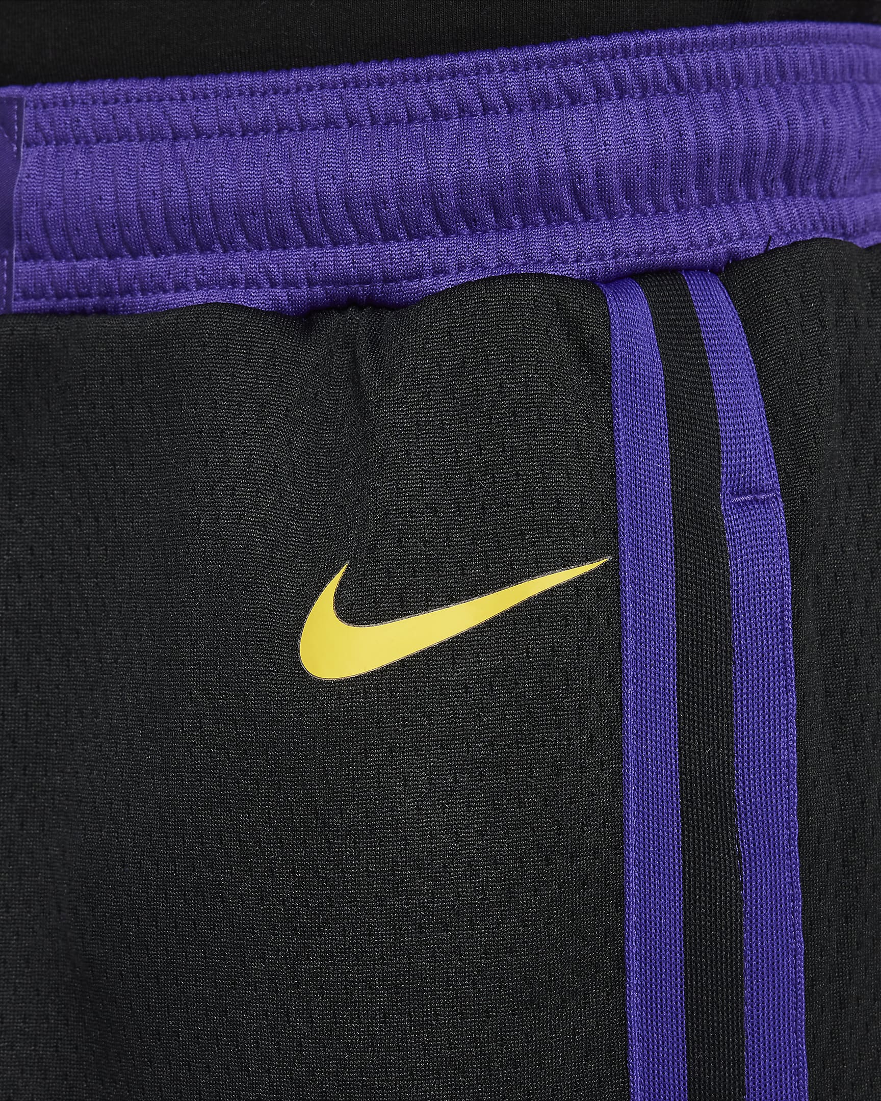 Los Angeles Lakers 2023/24 City Edition Nike Dri-FIT NBA Swingman Shorts für ältere Kinder - Schwarz