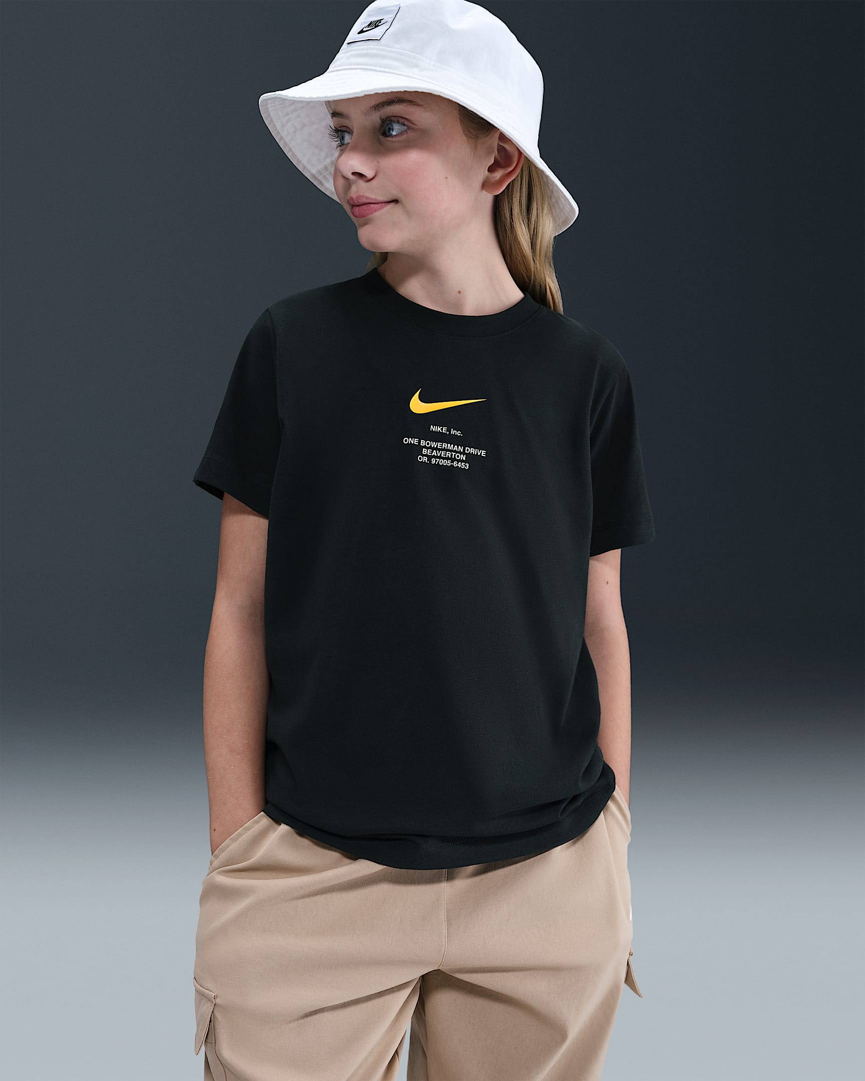 T-shirt dla dużych dzieci (chłopców) Nike Sportswear - Czerń/University Gold