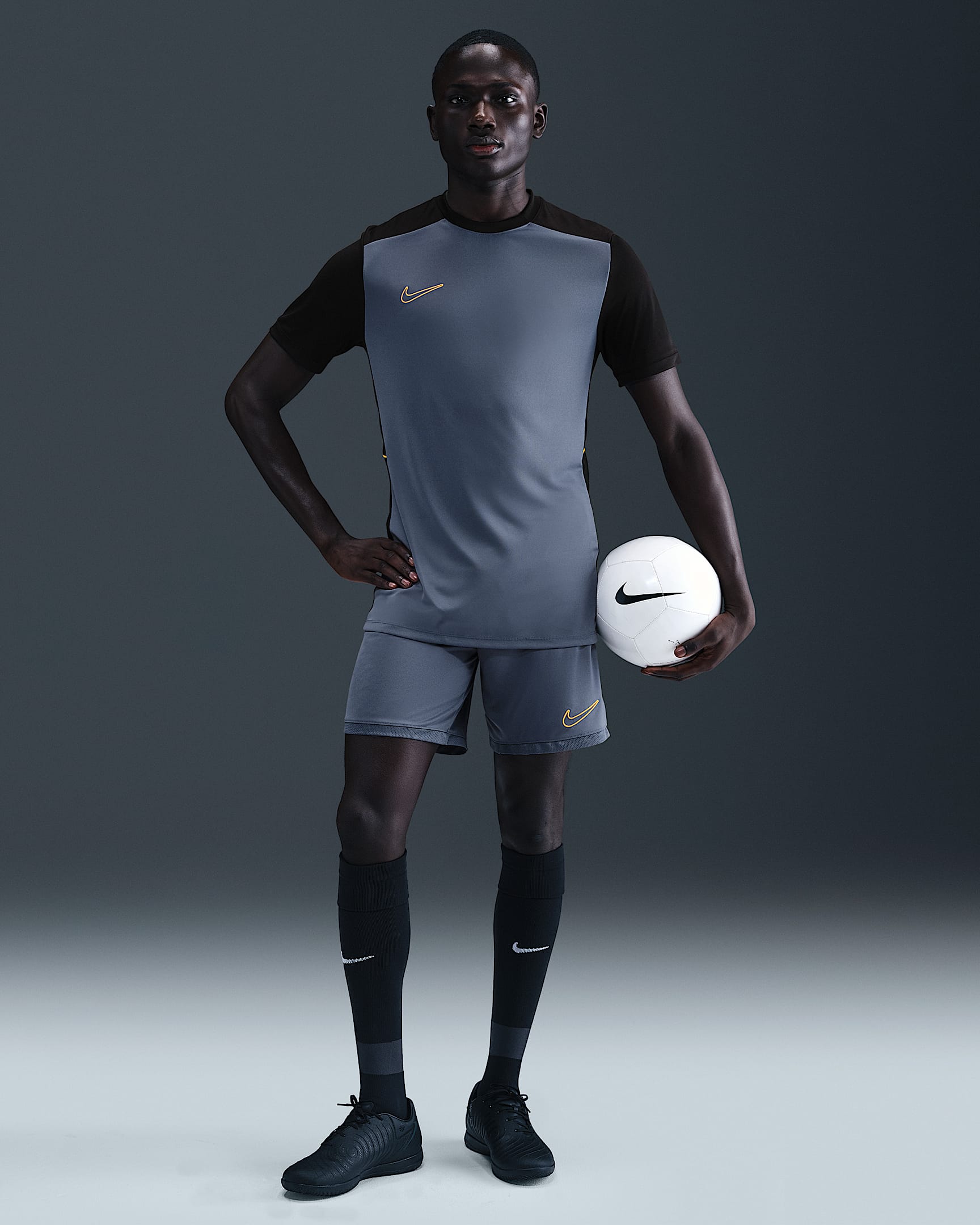 Nike Academy Dri-FIT voetbalshorts voor heren - Diffused Blue/Zwart/University Gold