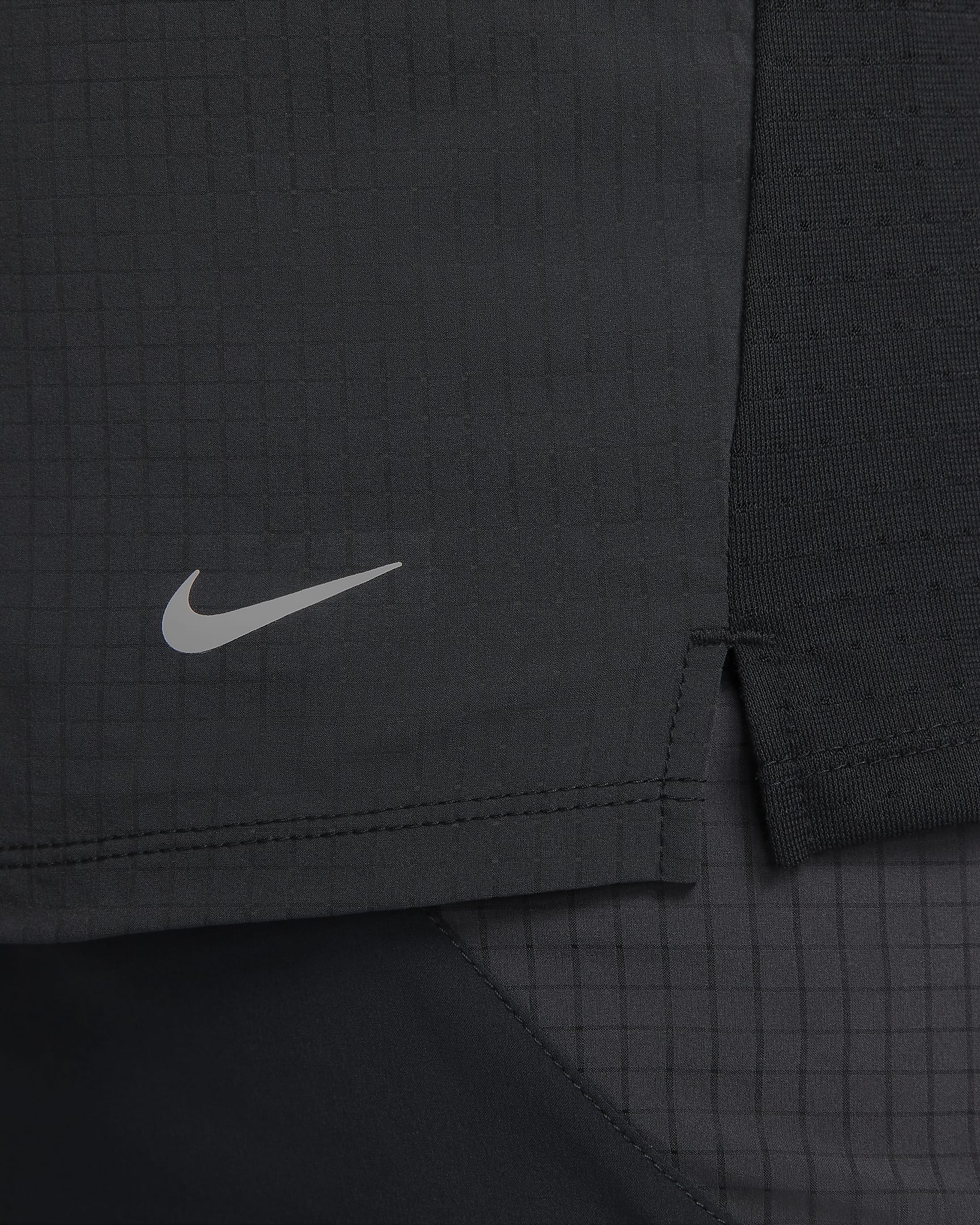 Pánské běžecké tričko Nike Trail Solar Chase Dri-FIT s krátkým rukávem - Černá/Bílá