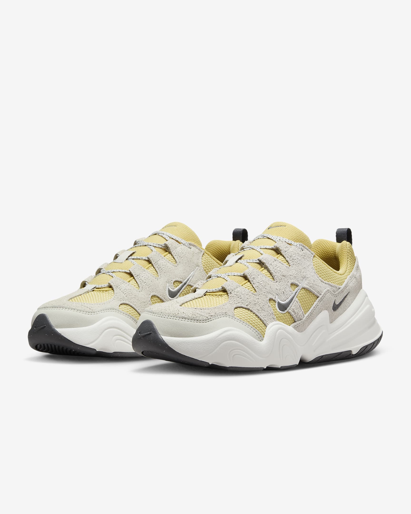 Nike Tech Hera damesko - Saturn Gold/Light Bone/Phantom/Iron Grey