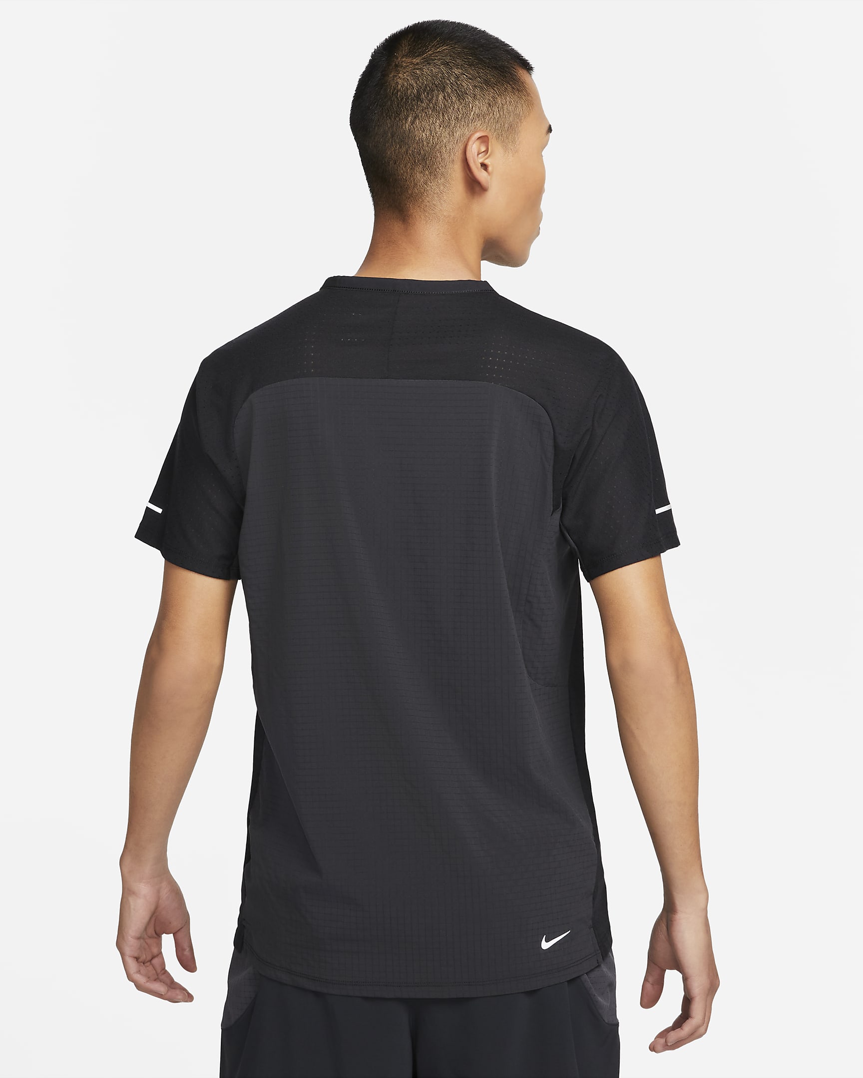 Nike Dri-FIT Trail Solar Chase Men's Short-Sleeve Trail Running Top - Black/White