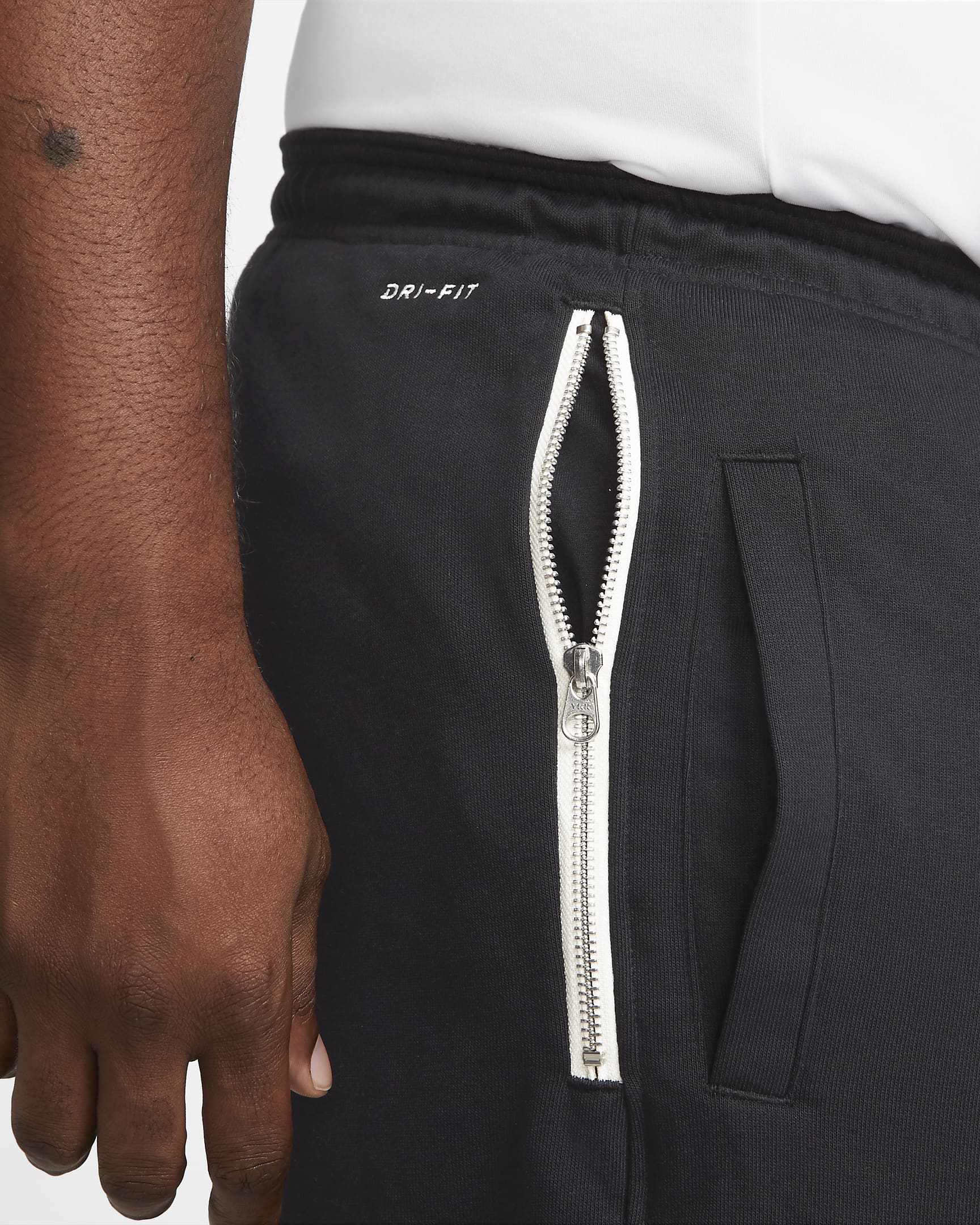 Nike Standard Issue Men's DriFIT Basketball Trousers. Nike UK