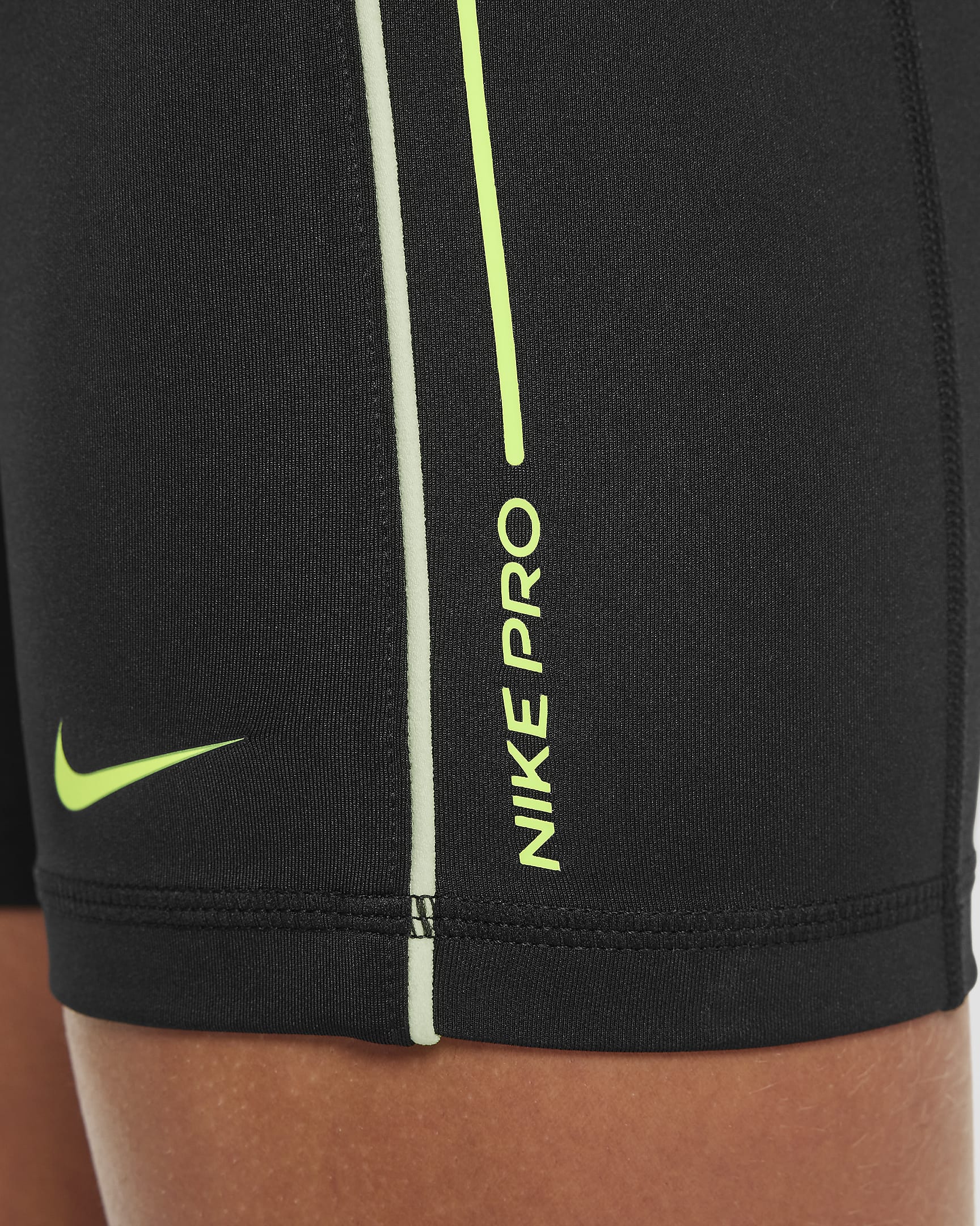 Short Dri-FIT Nike Pro 8 cm pour fille - Noir/Volt/Volt