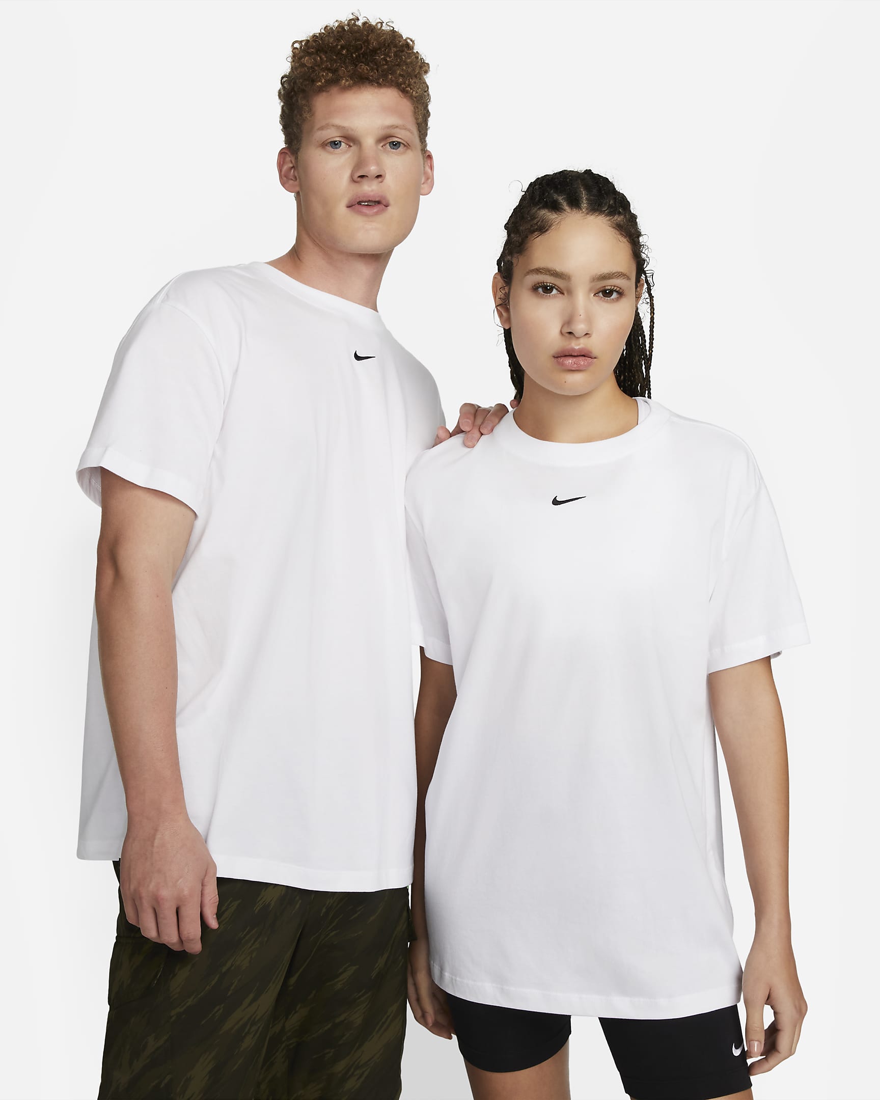 Nike Sportswear Essentials Damen-T-Shirt - Weiß/Schwarz