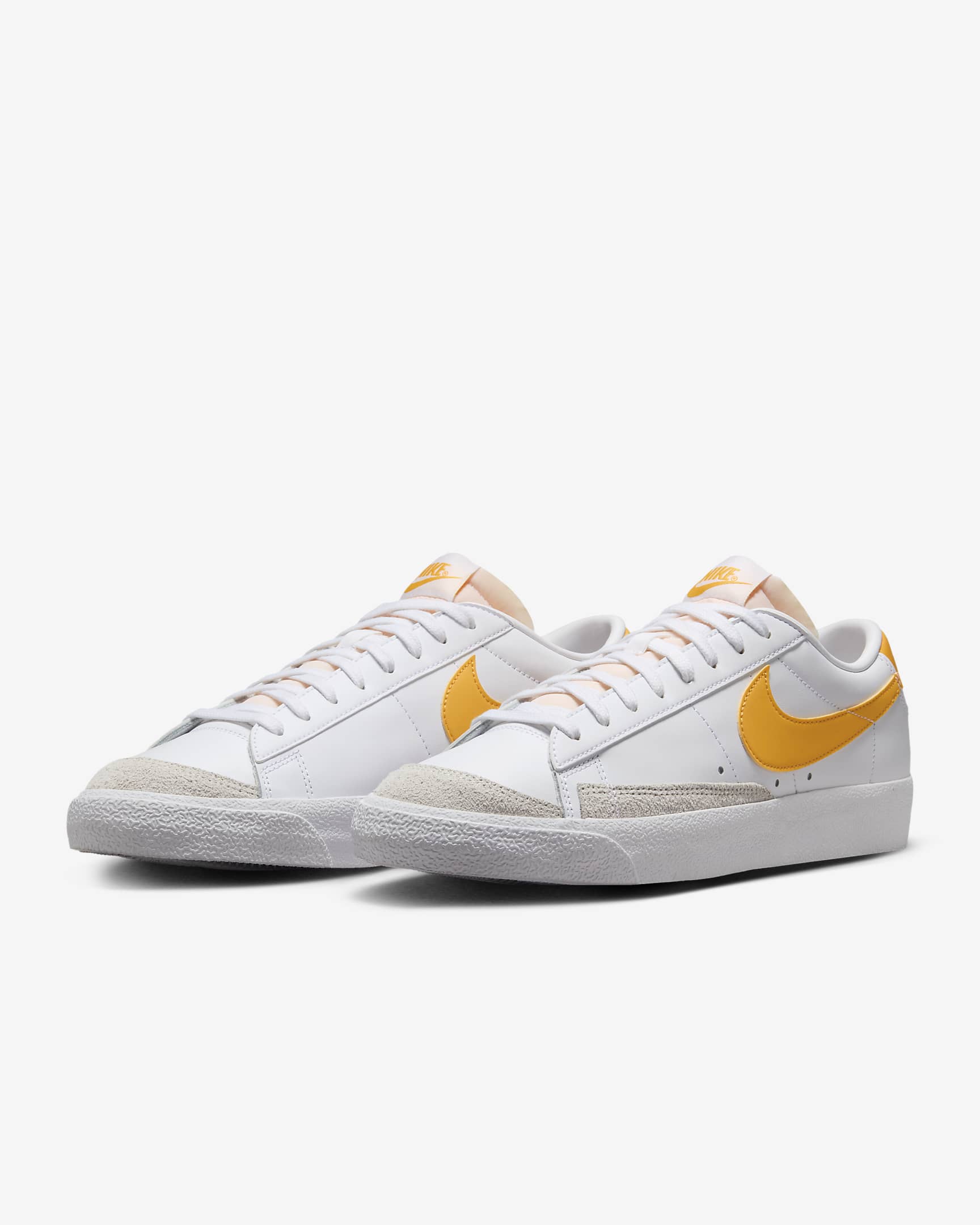 Tenis para hombre Nike Blazer Low '77 Vintage - Blanco/Fantasma/Oro universitario