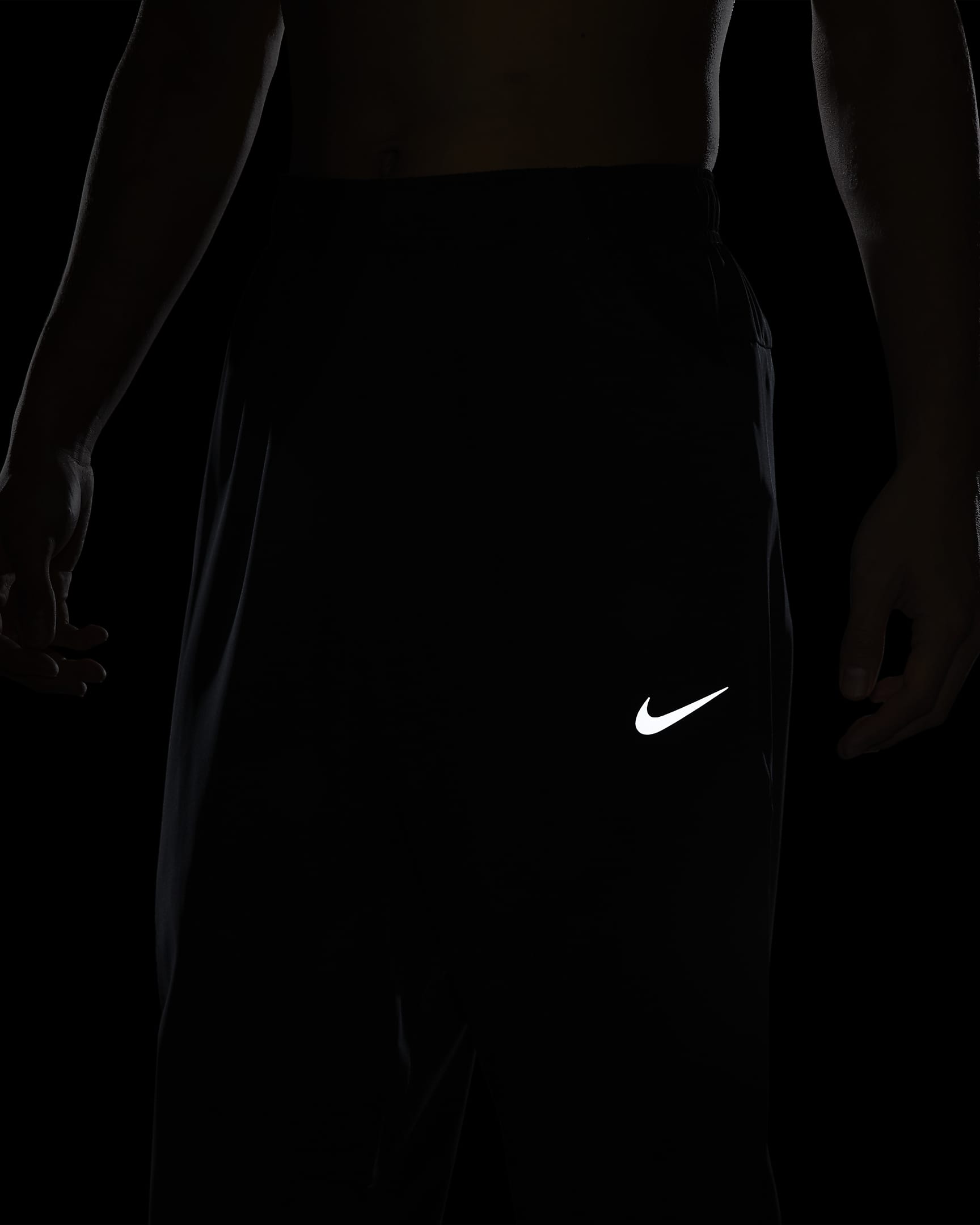 Nike Form Men's Dri-FIT Tapered Versatile Trousers. Nike HU