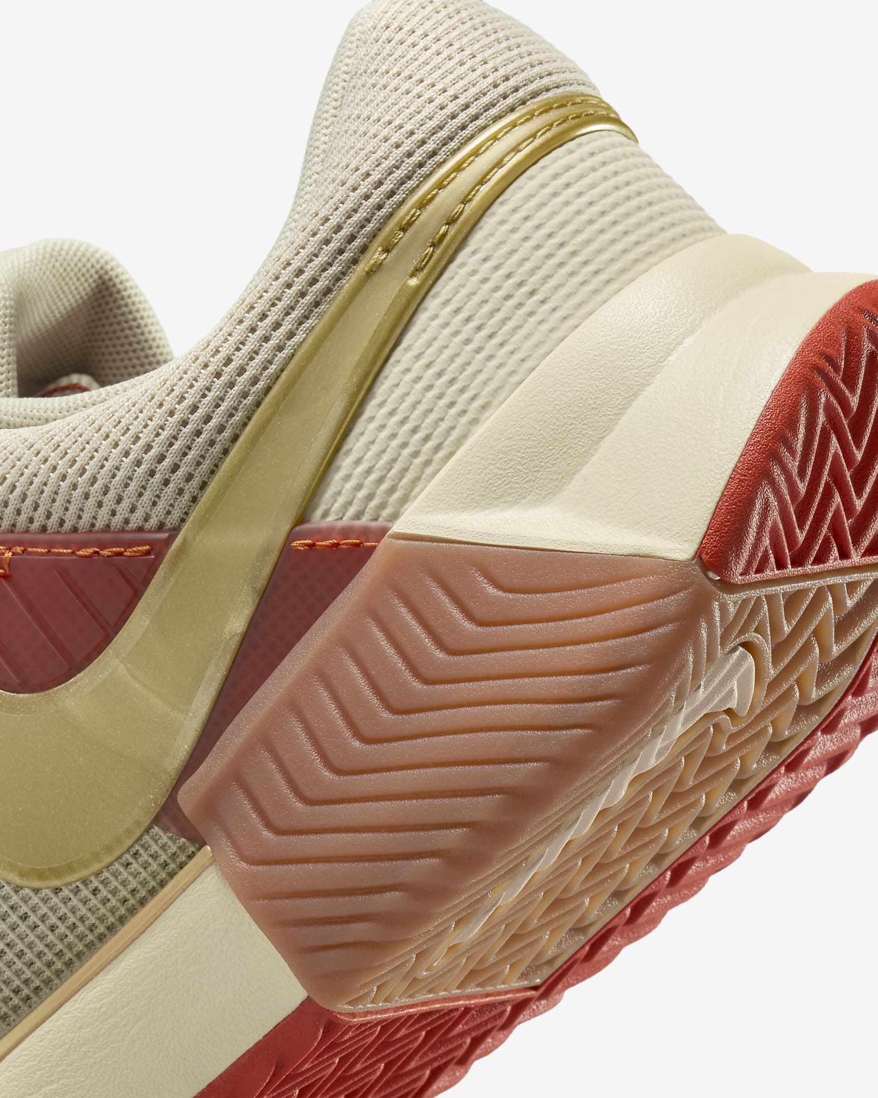 Sapatilhas de ténis para terra batida Nike GP Challenge 1 Premium para mulher - Sanddrift/Rust Factor/Castanho Gum médio/Dourado metalizado