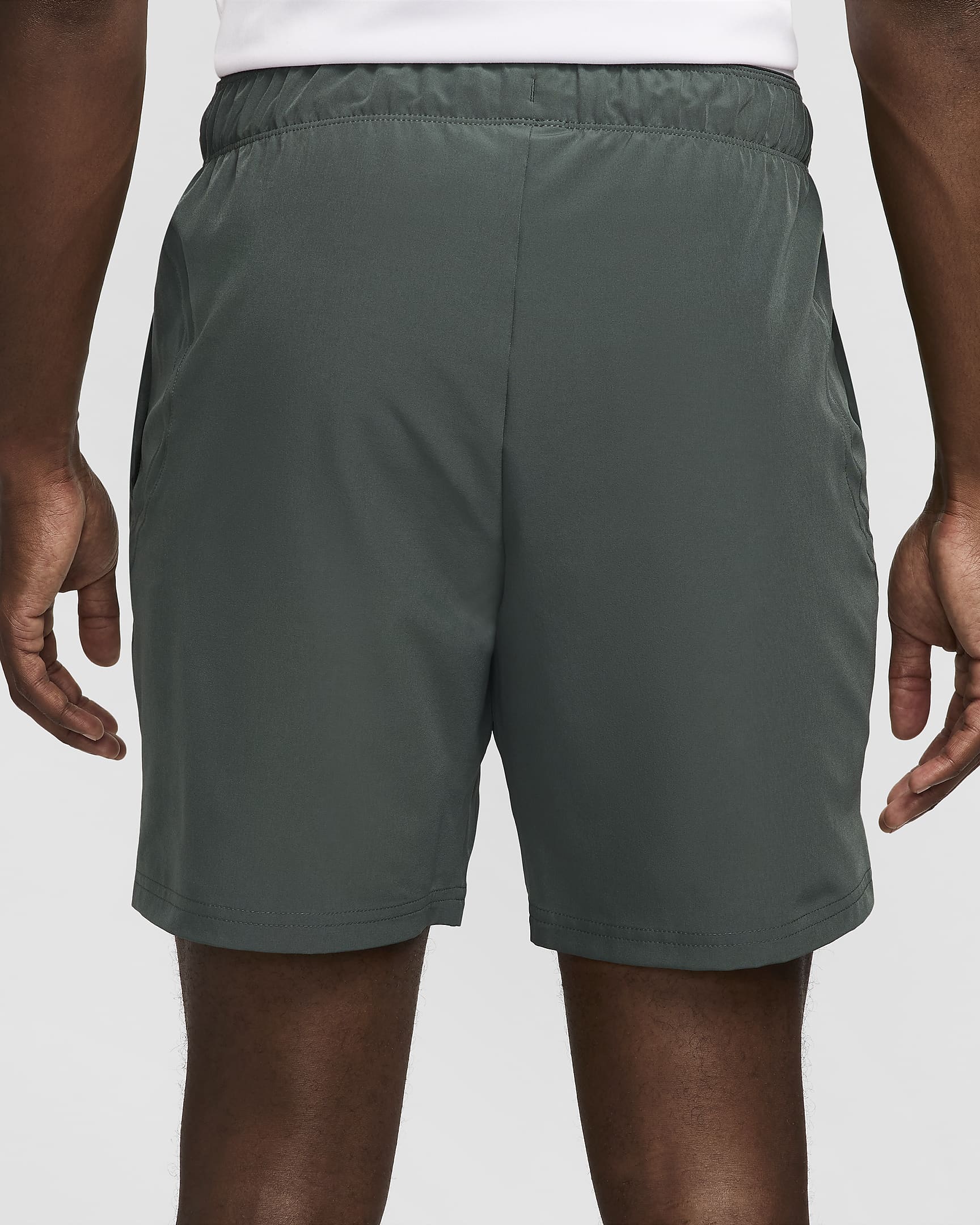 NikeCourt Advantage Dri-FIT tennisshorts voor heren (18 cm) - Vintage Green/Wit