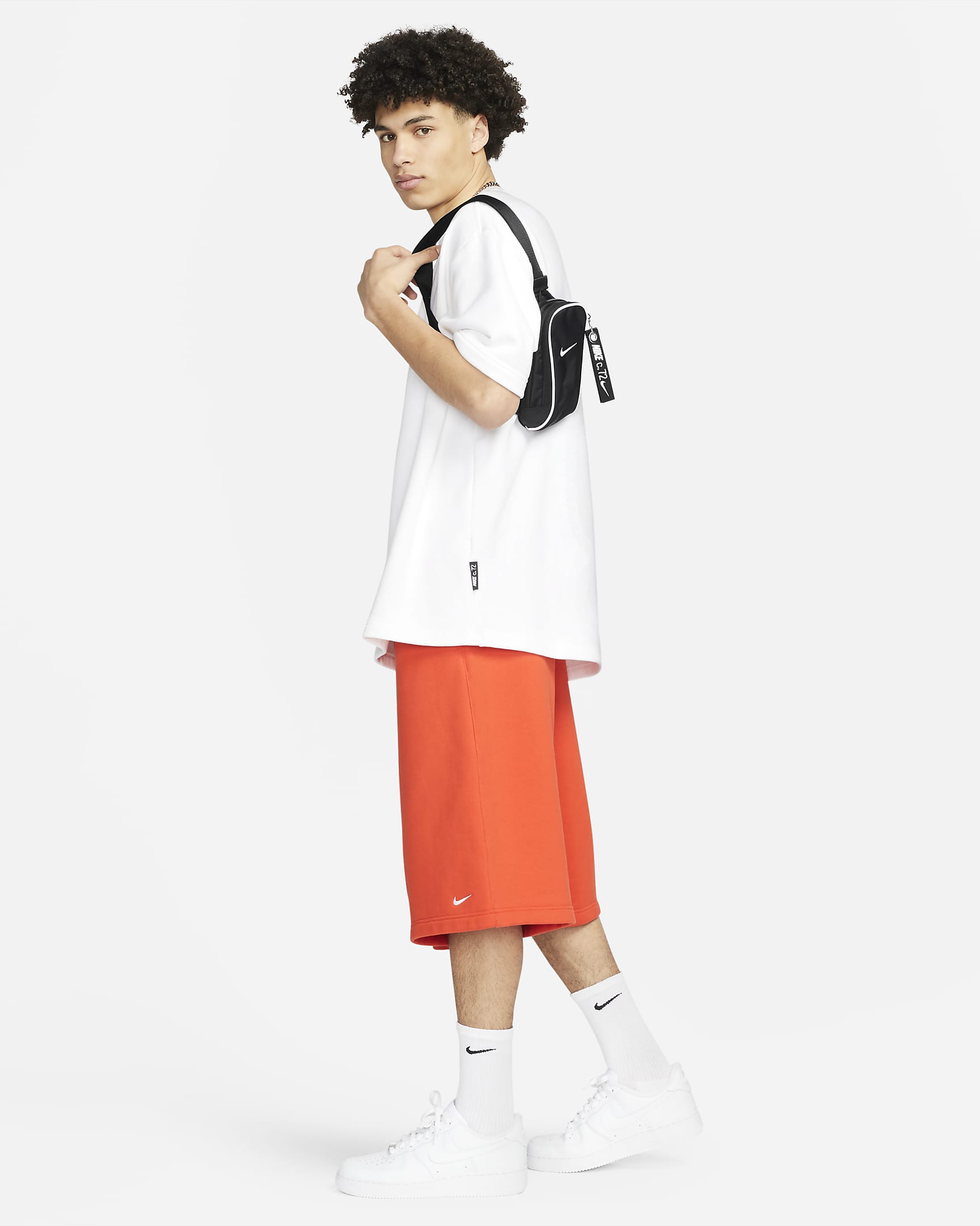 Nike Basketball Essentials CrossBody Bag (1L). Nike ID