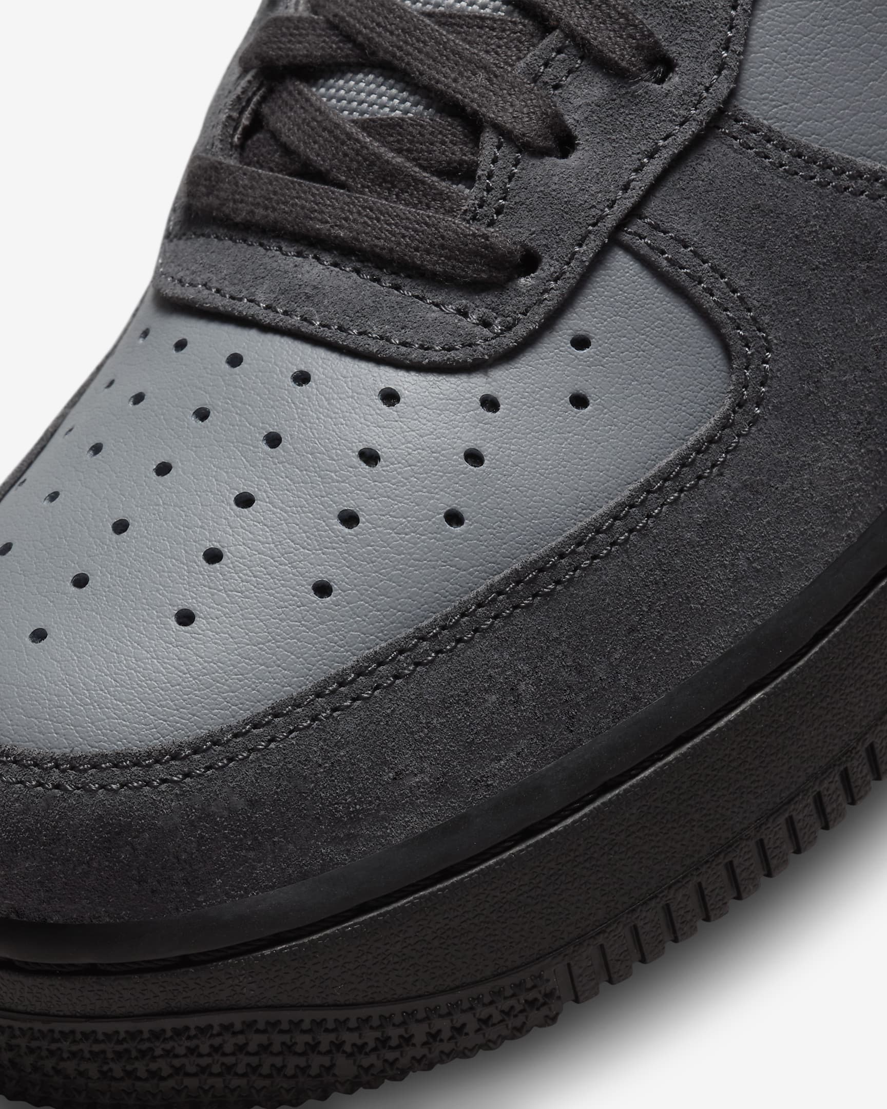 Nike Air Force 1 LV8 Men's Shoe. Nike LU