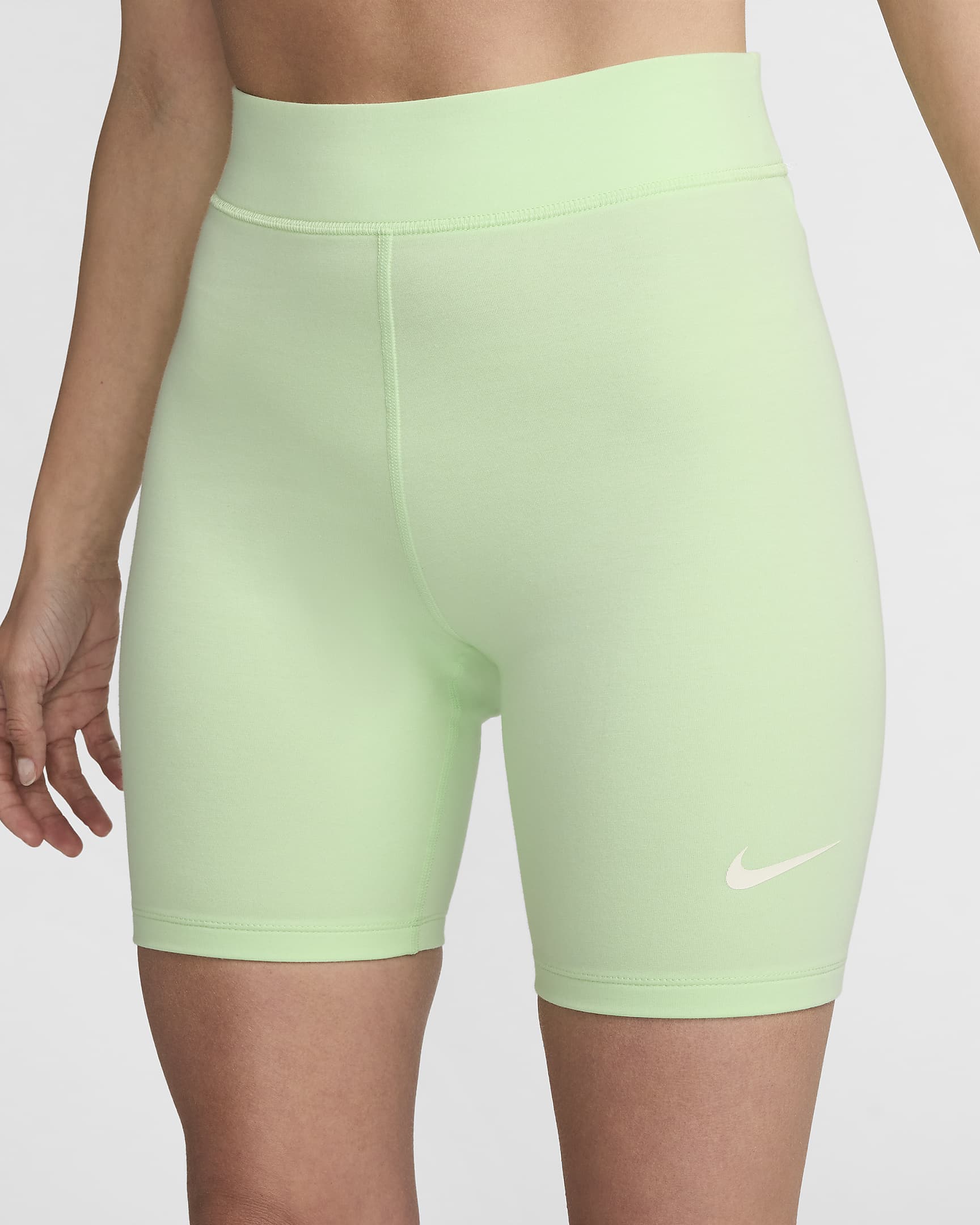 Nike Sportswear Classic Bike-Shorts mit hohem Taillenbund für Damen (ca. 20,5 cm) - Vapor Green/Sail