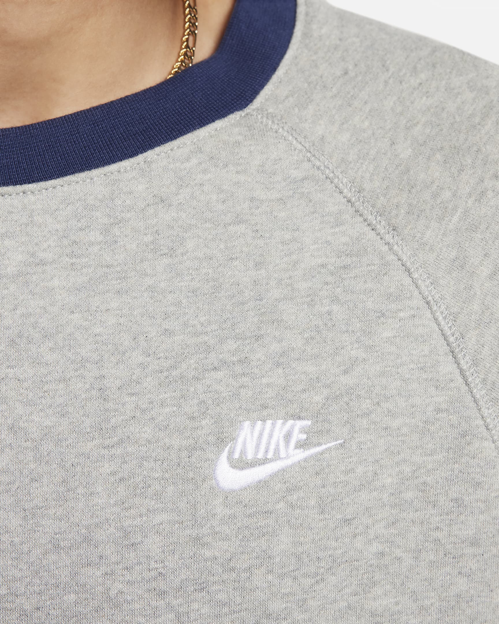 Nike Club Fleece Men's Long-Sleeve Raglan Crew. Nike UK