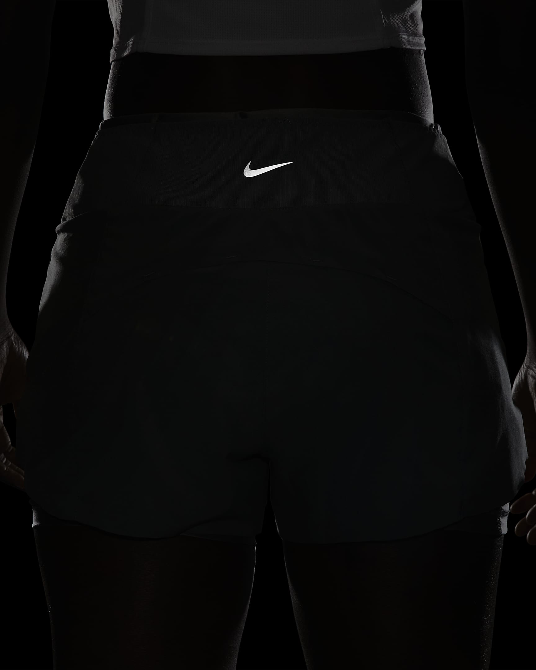 Calções de running 2 em 1 de 8 cm com bolsos e cintura normal Nike Dri-FIT Swift para mulher - Cinzento Smoke