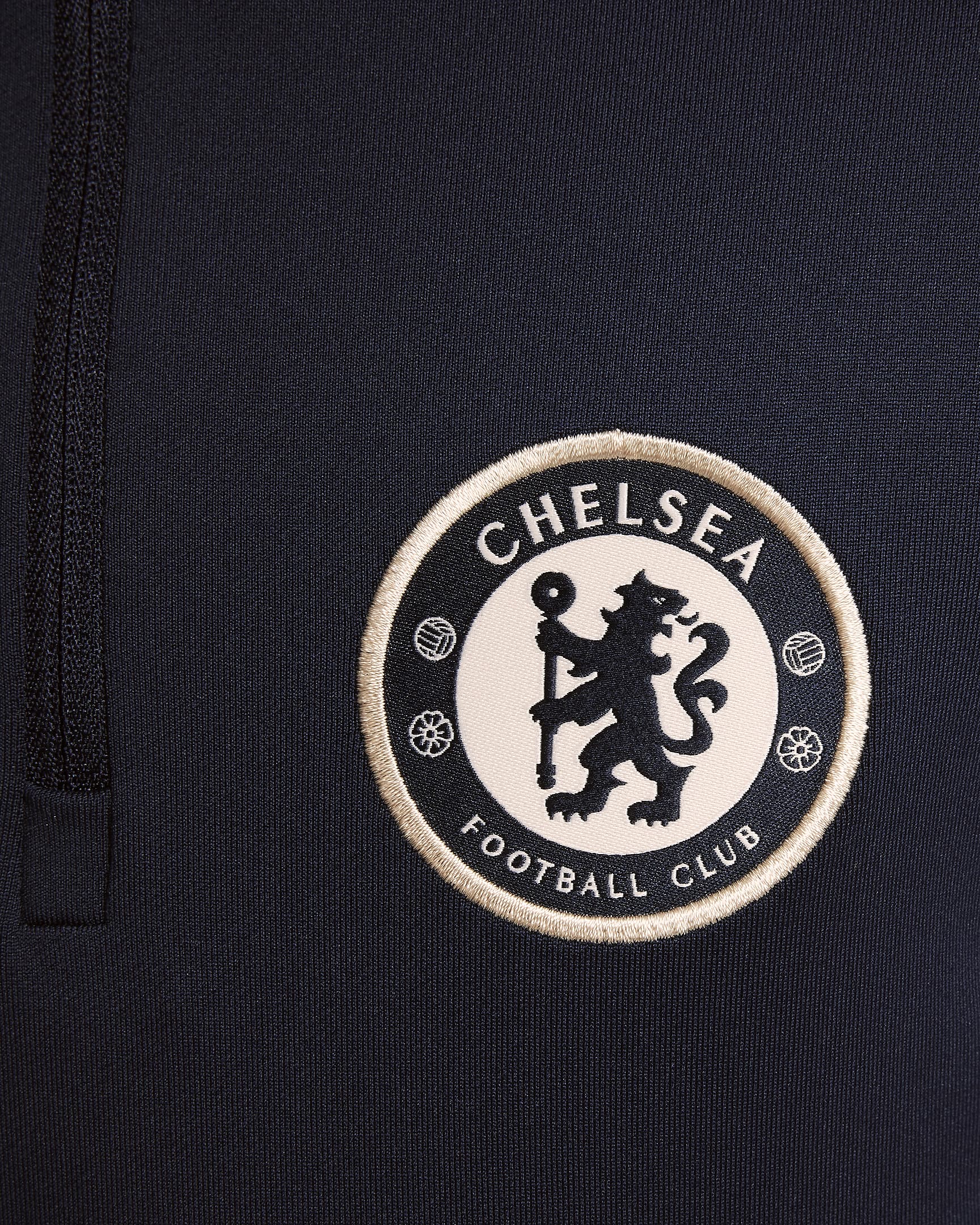 Chelsea FC Strike Nike Dri-FIT fotballtreningsoverdel til store barn - Obsidian/Obsidian/Light Photo Blue/Guava Ice