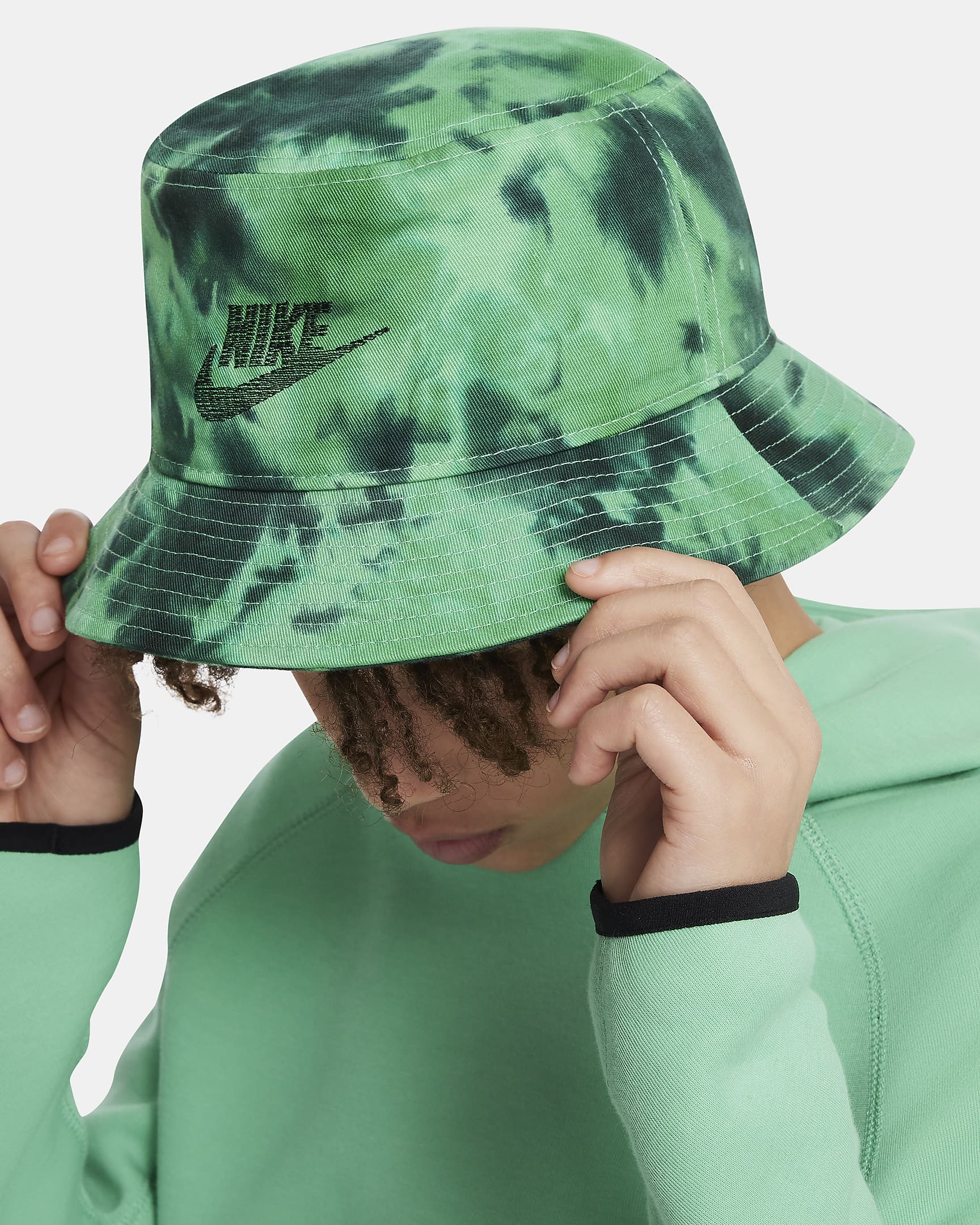 Nike Apex Older Kids' Bucket Hat - Spring Green/Stadium Green/Black/Black
