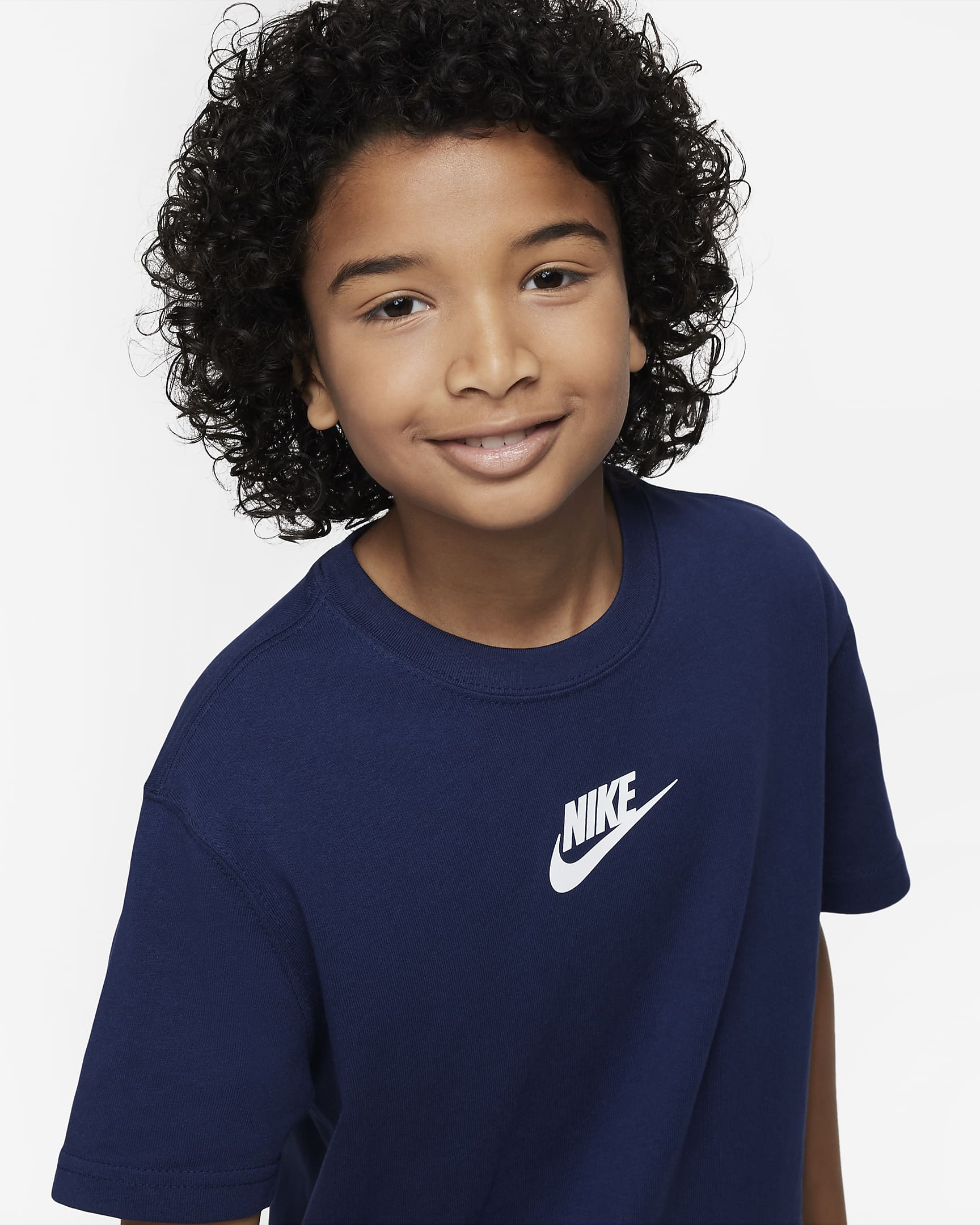 Nike Sportswear Premium Essentials Older Kids' T-Shirt. Nike IN