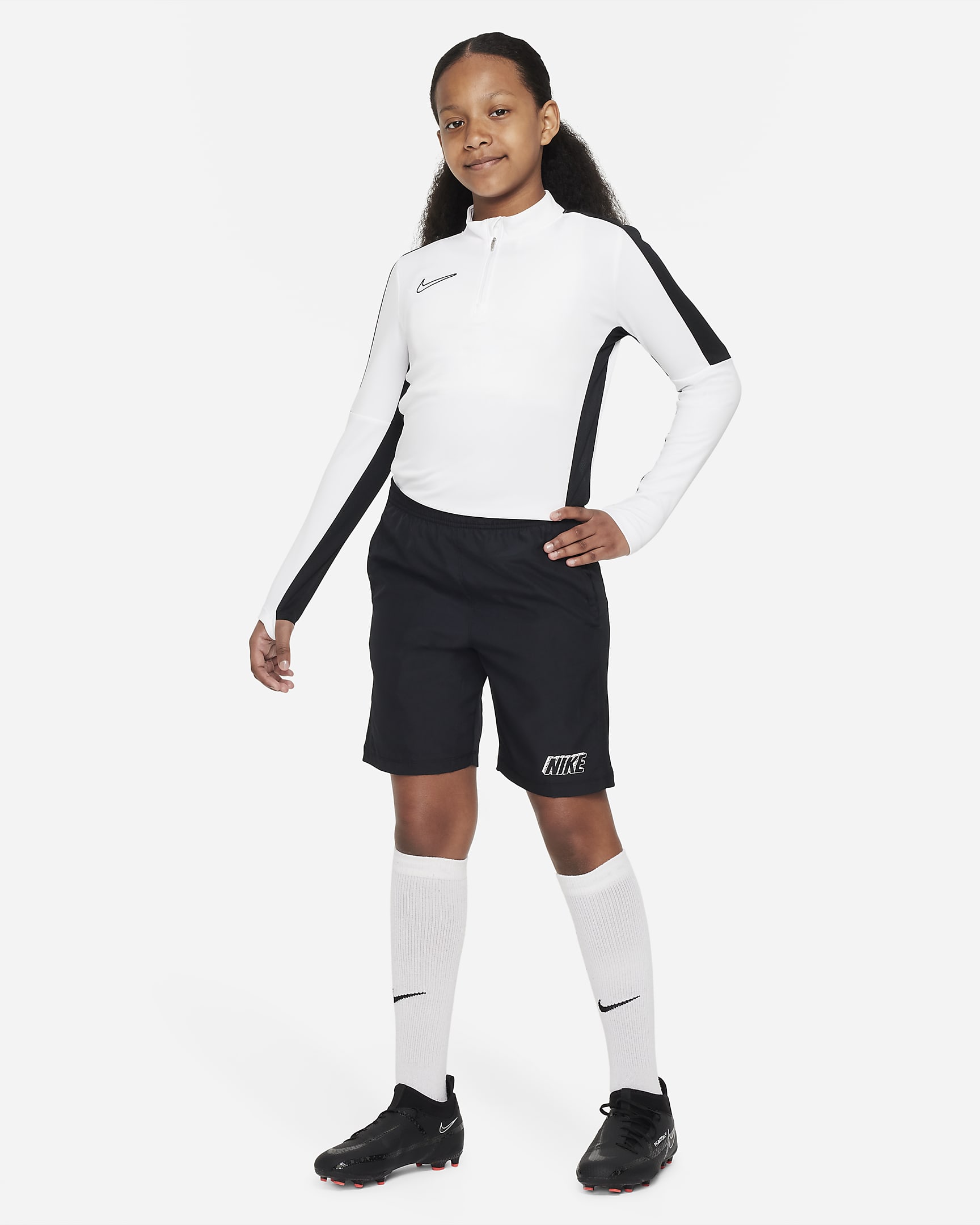 Nike DriFIT Academy23 Older Kids' Football Shorts. Nike NL