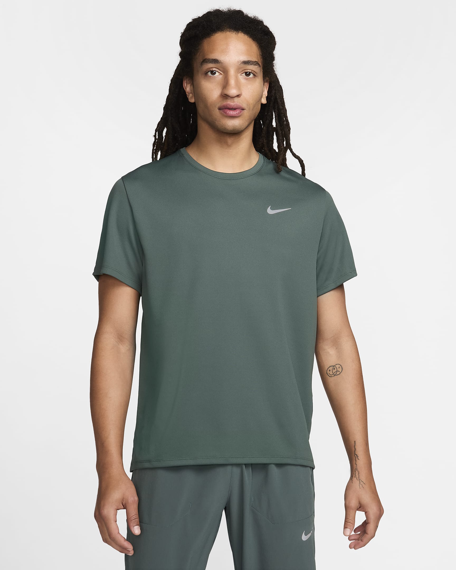 Kortärmad löpartröja Nike Miler Dri-FIT UV för män - Vintage Green