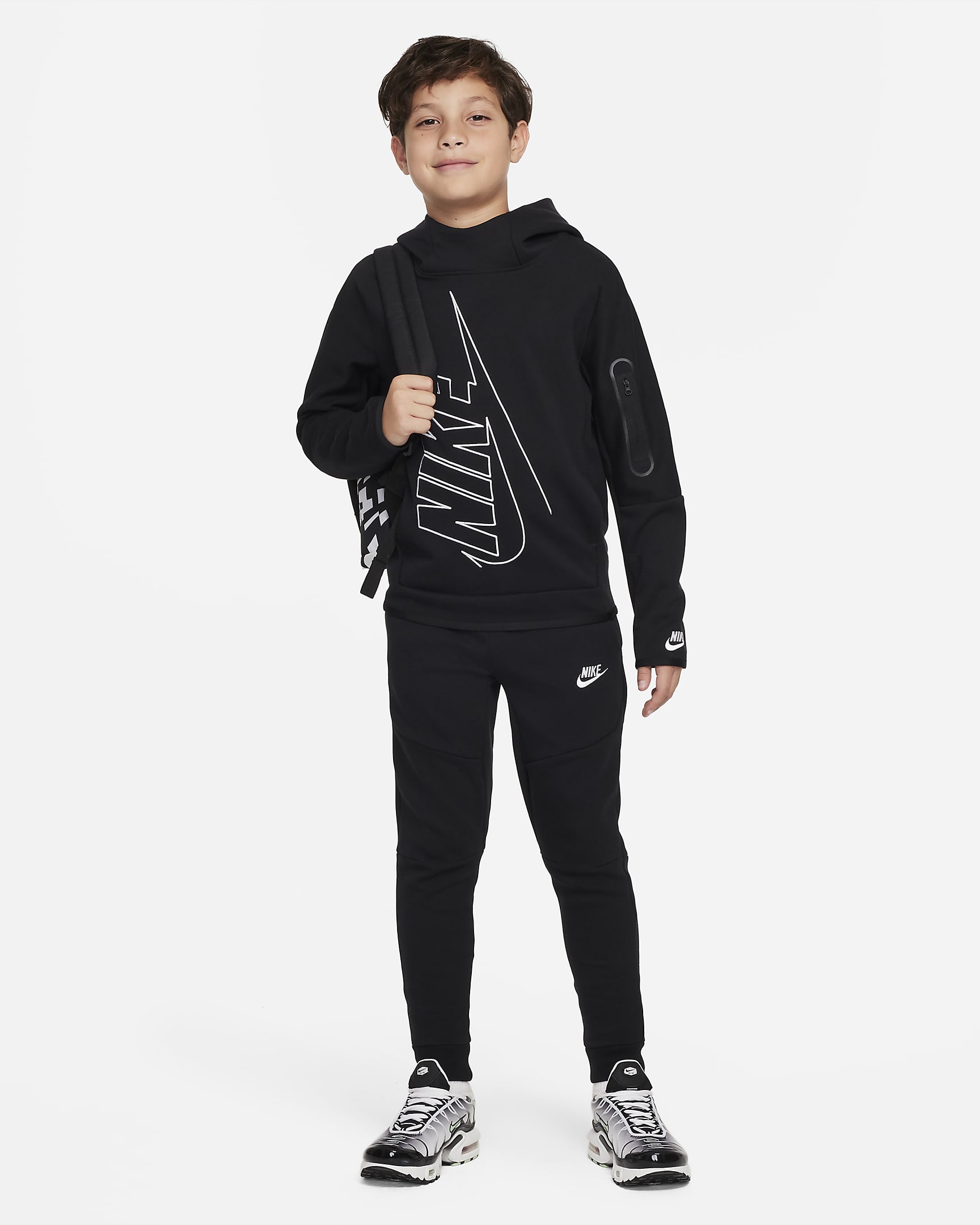 Nike Sportswear Tech Fleece Older Kids' (Boys') Trousers. Nike SE
