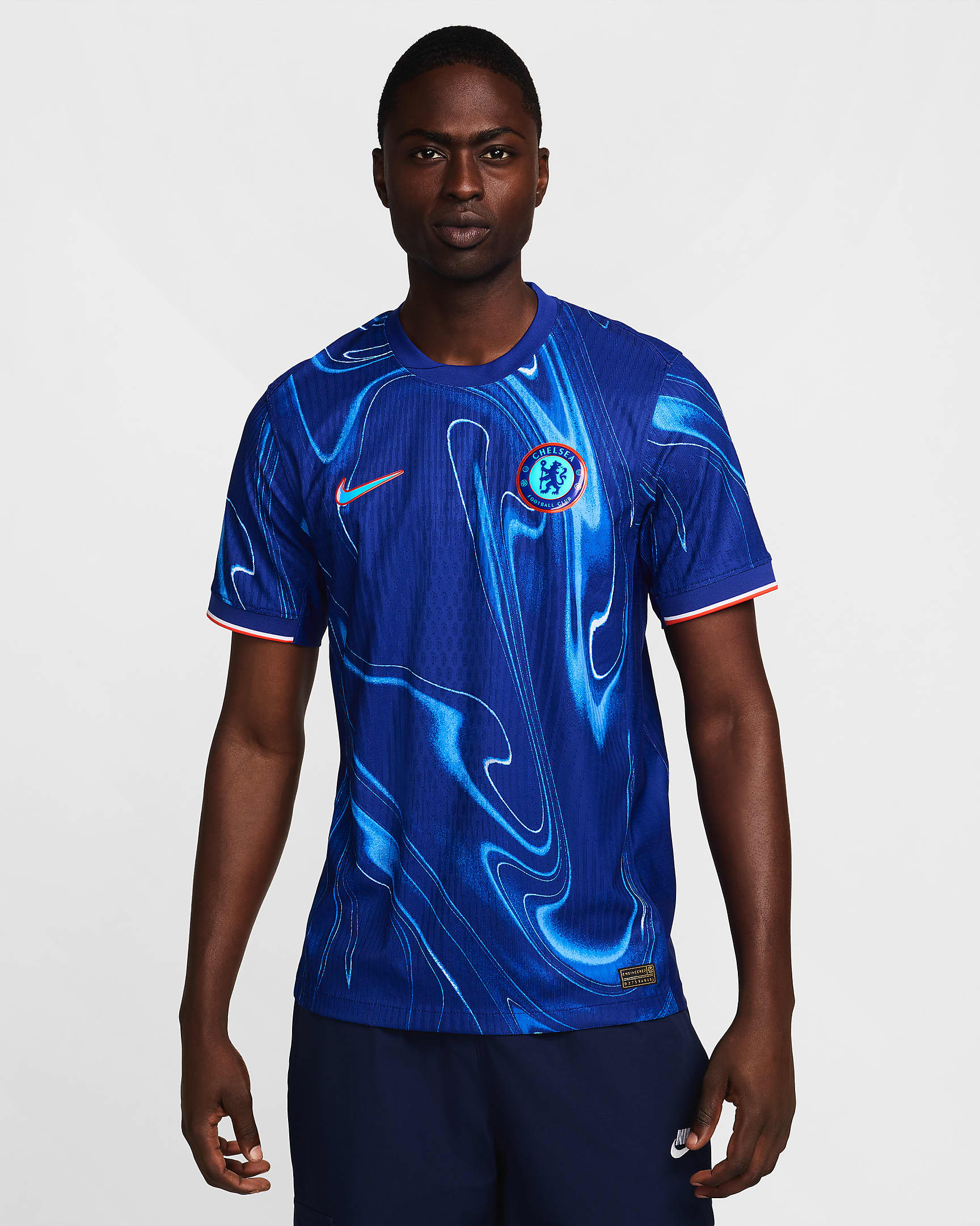 Camisola de futebol Authentic Nike Dri-FIT ADV do equipamento principal Match Chelsea F.C. 2024/25 para homem - Azul Rush/Laranja Team/Branco