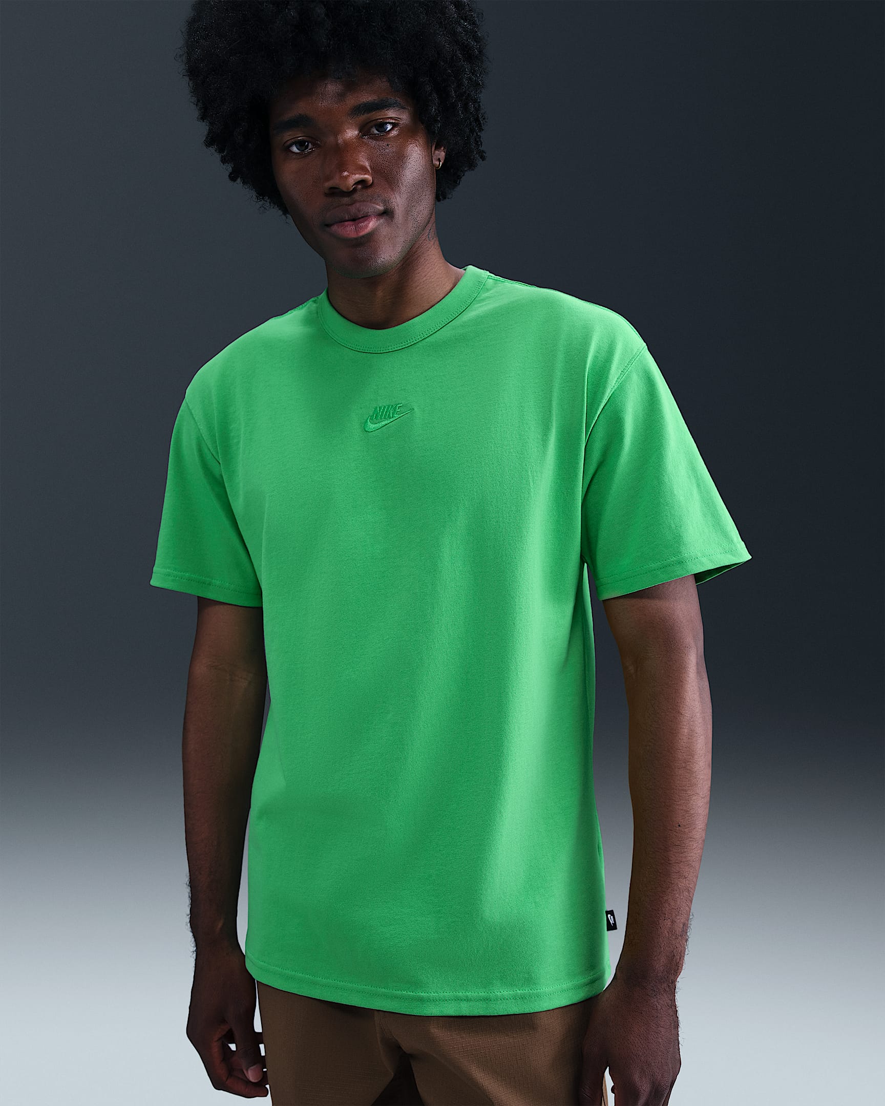 T-shirt męski Nike Sportswear Premium Essentials - Green Shock