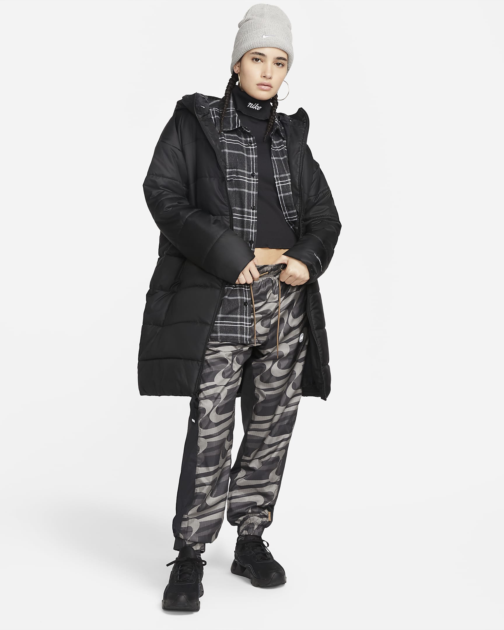 Nike Sportswear Therma-FIT Repel-parka med hætte og syntetisk fyld til kvinder - sort/sort/hvid