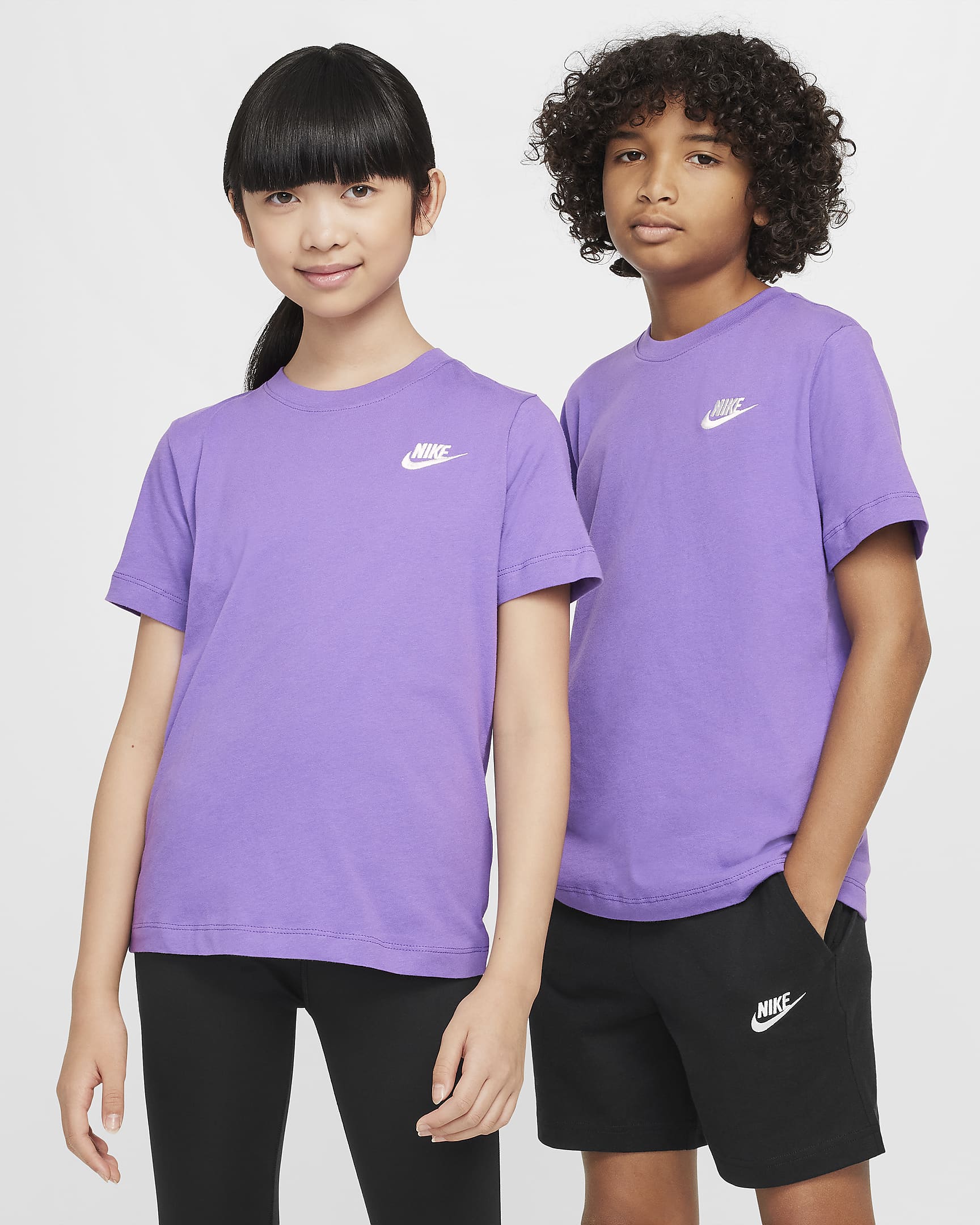 Playera para niños talla grande Nike Sportswear - Frambuesa negro