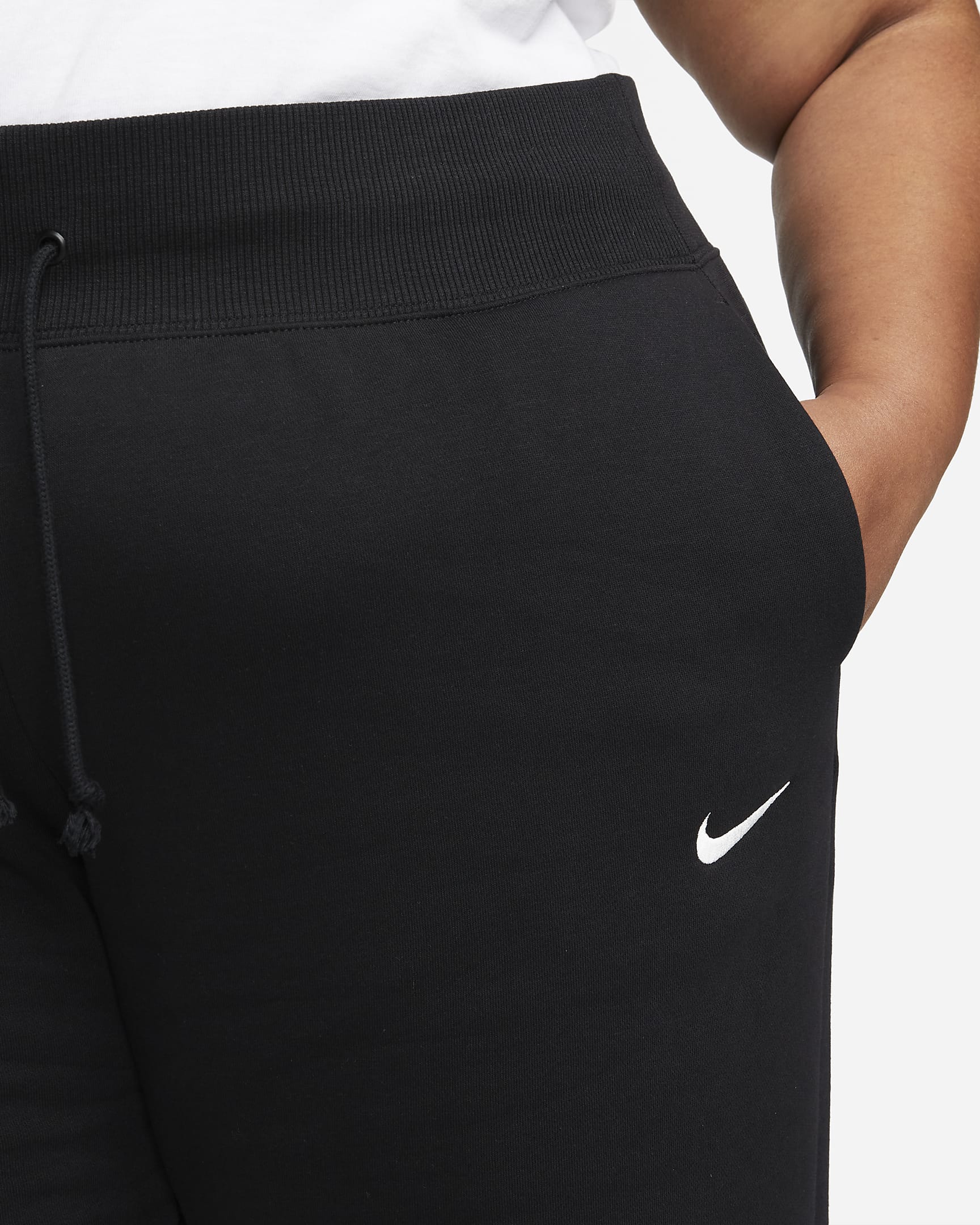 Pantaloni tuta a gamba ampia e vita alta Nike Sportswear Phoenix Fleece (Plus size) – Donna - Nero/Sail