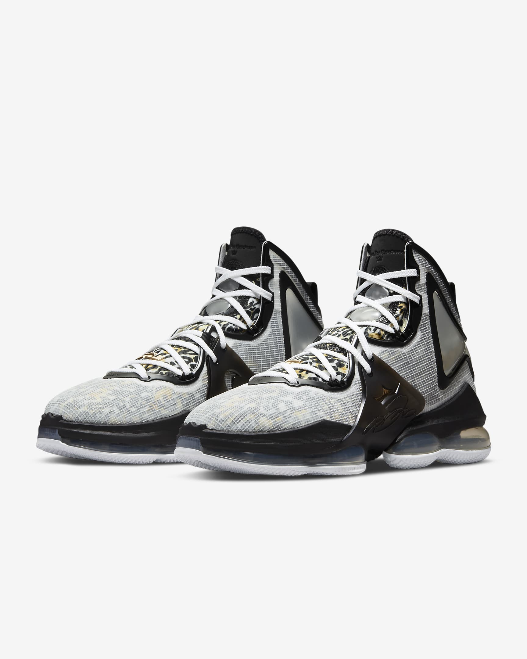 Chaussure de basket LeBron 19 - Blanc/Noir/Metallic Gold