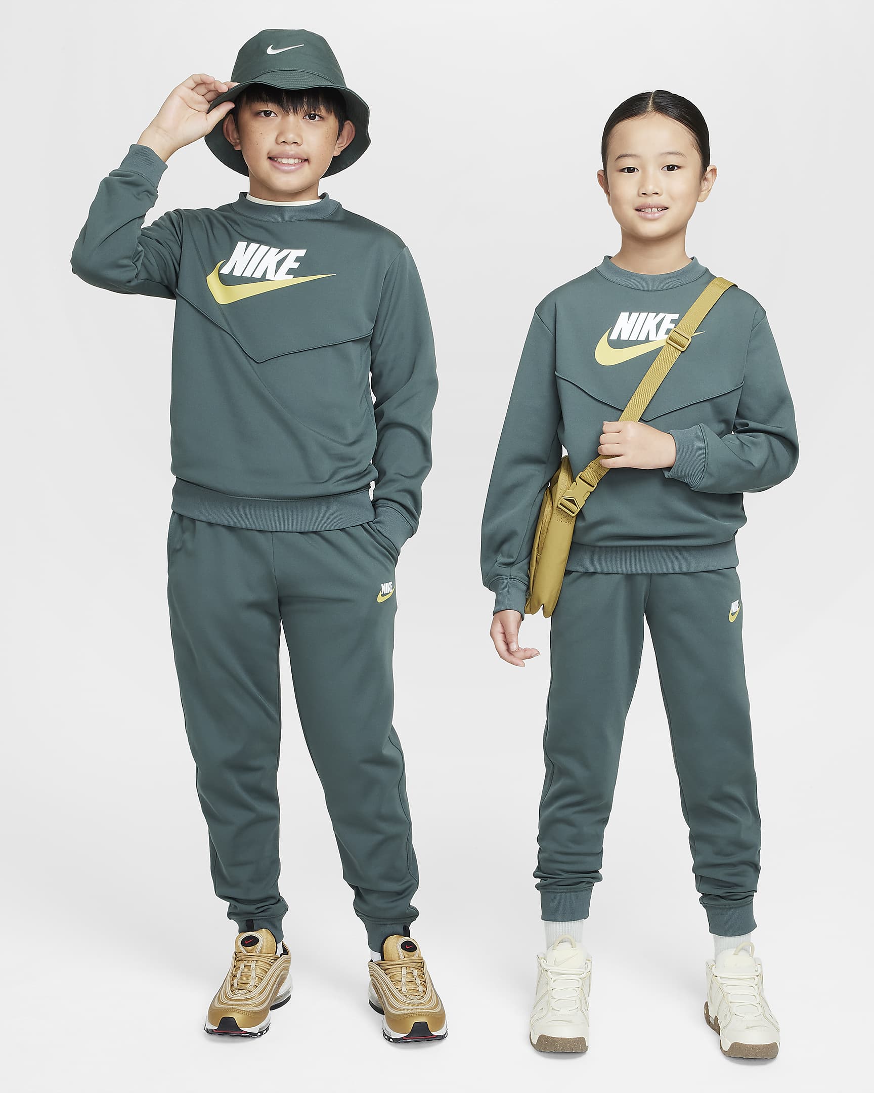 ชุดวอร์มเด็กโต Nike Sportswear - Vintage Green/ขาว