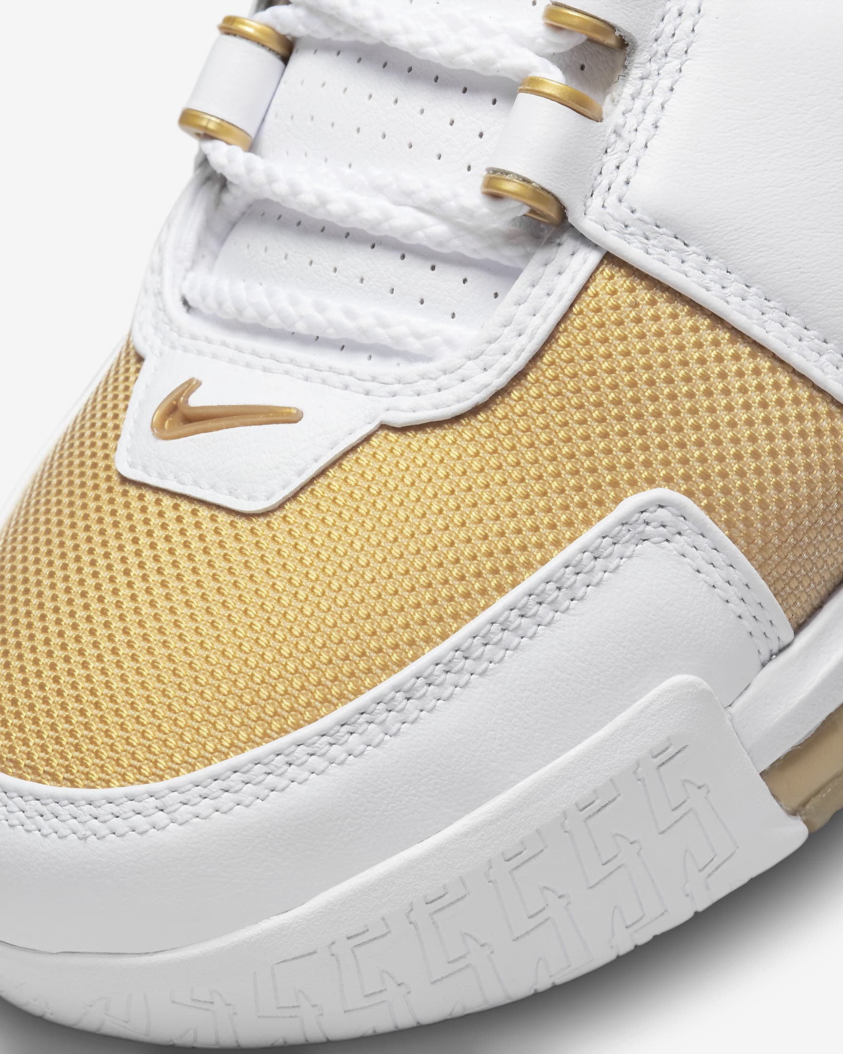 Chaussure Nike LeBron 2 pour homme. Nike BE