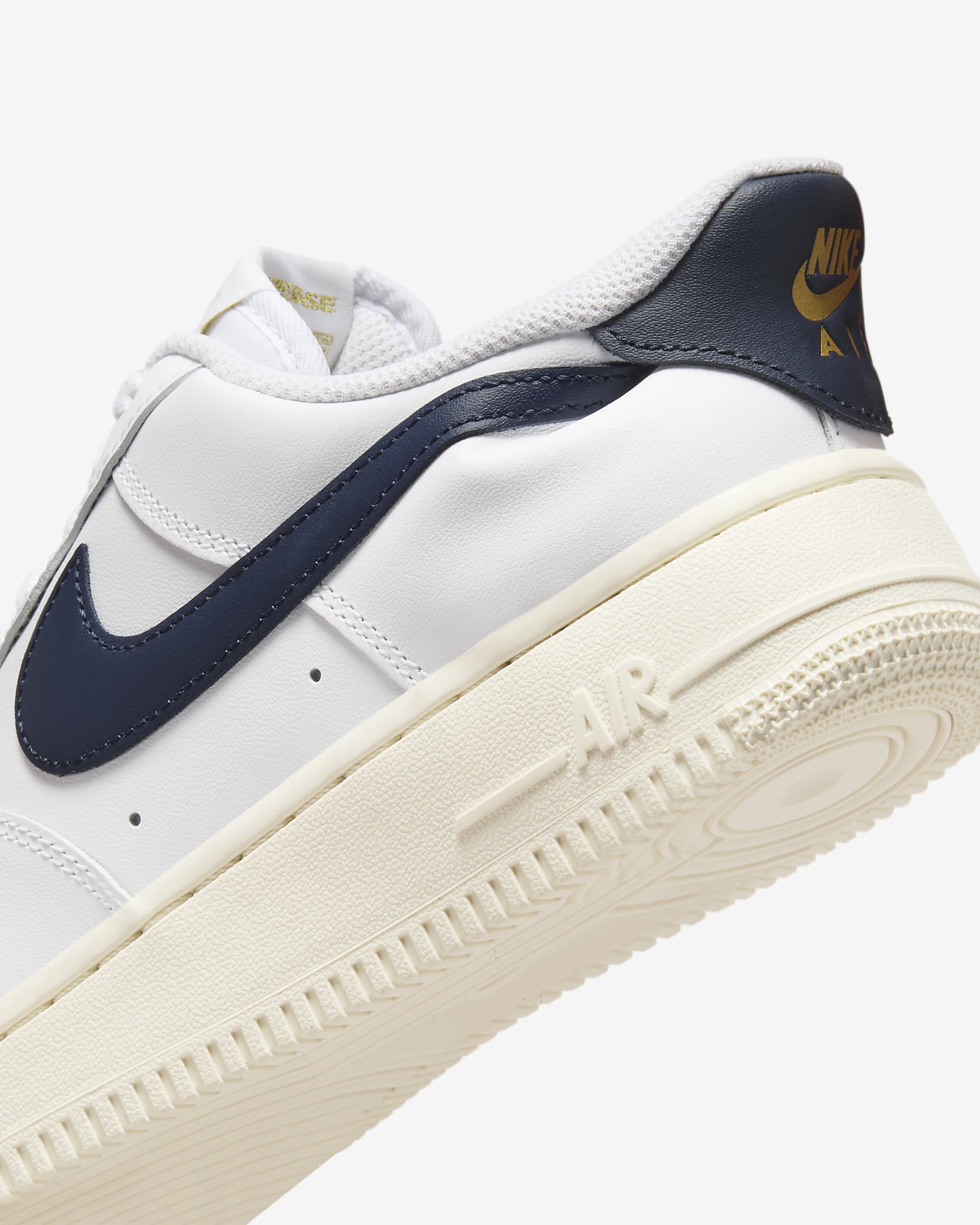 Dámské boty Nike Air Force 1 '07 Flyease - Bílá/Pale Ivory/Metallic Gold/Obsidian