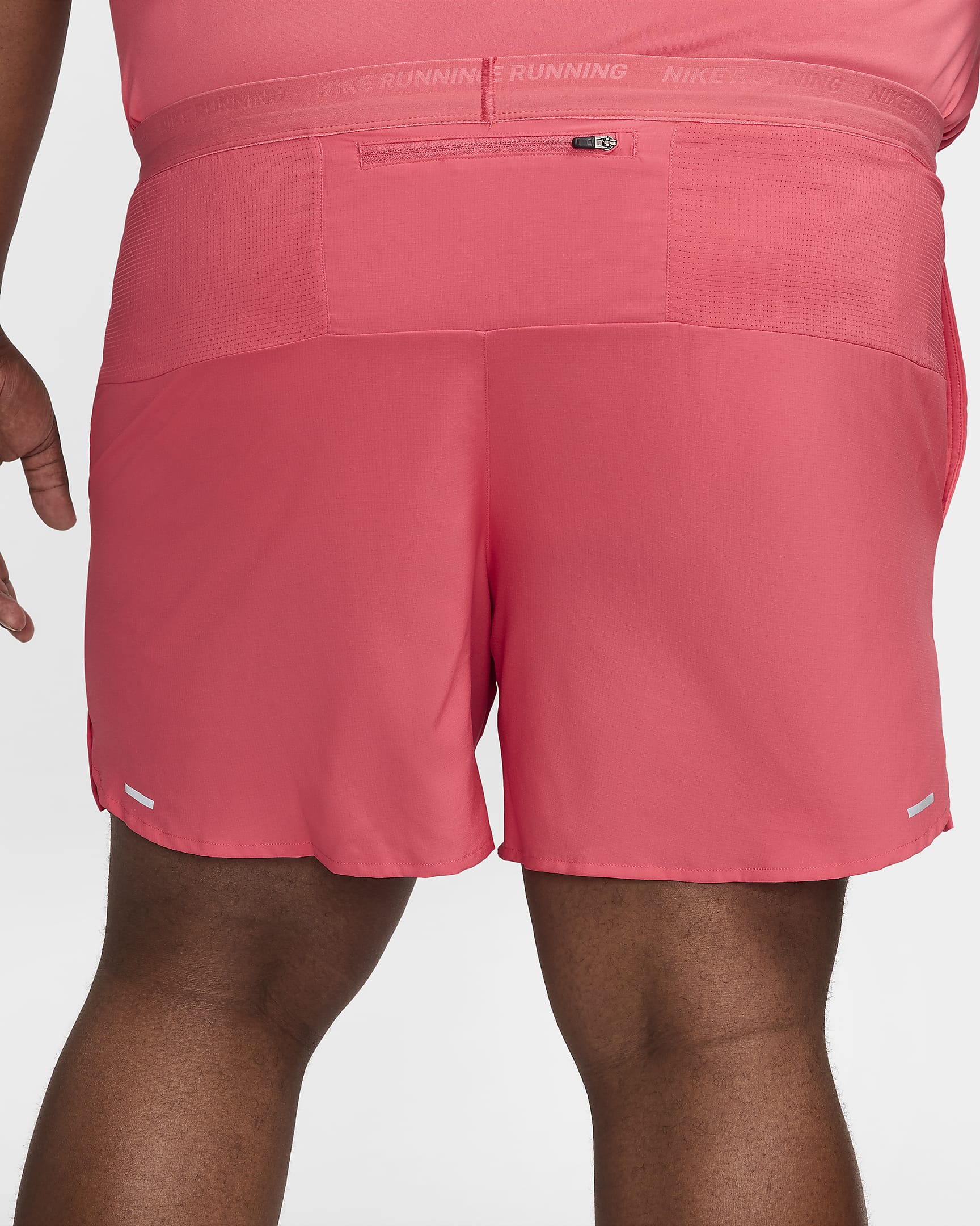 Shorts de correr Dri-FIT de 13 cm con forro de ropa interior para hombre Nike Stride - Rosa margarita/Negro