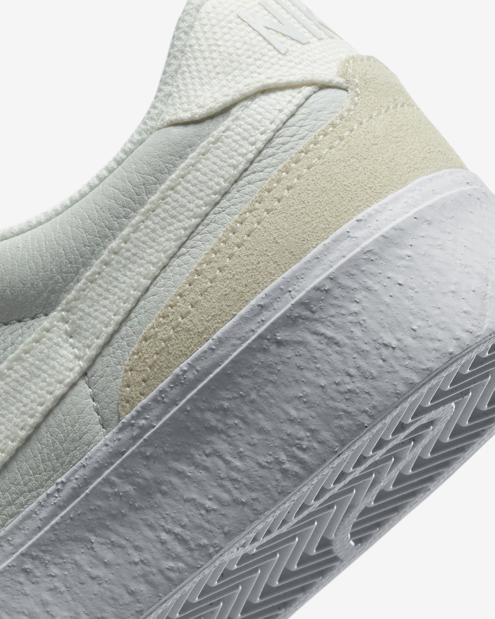 nike sneakers for ladies white