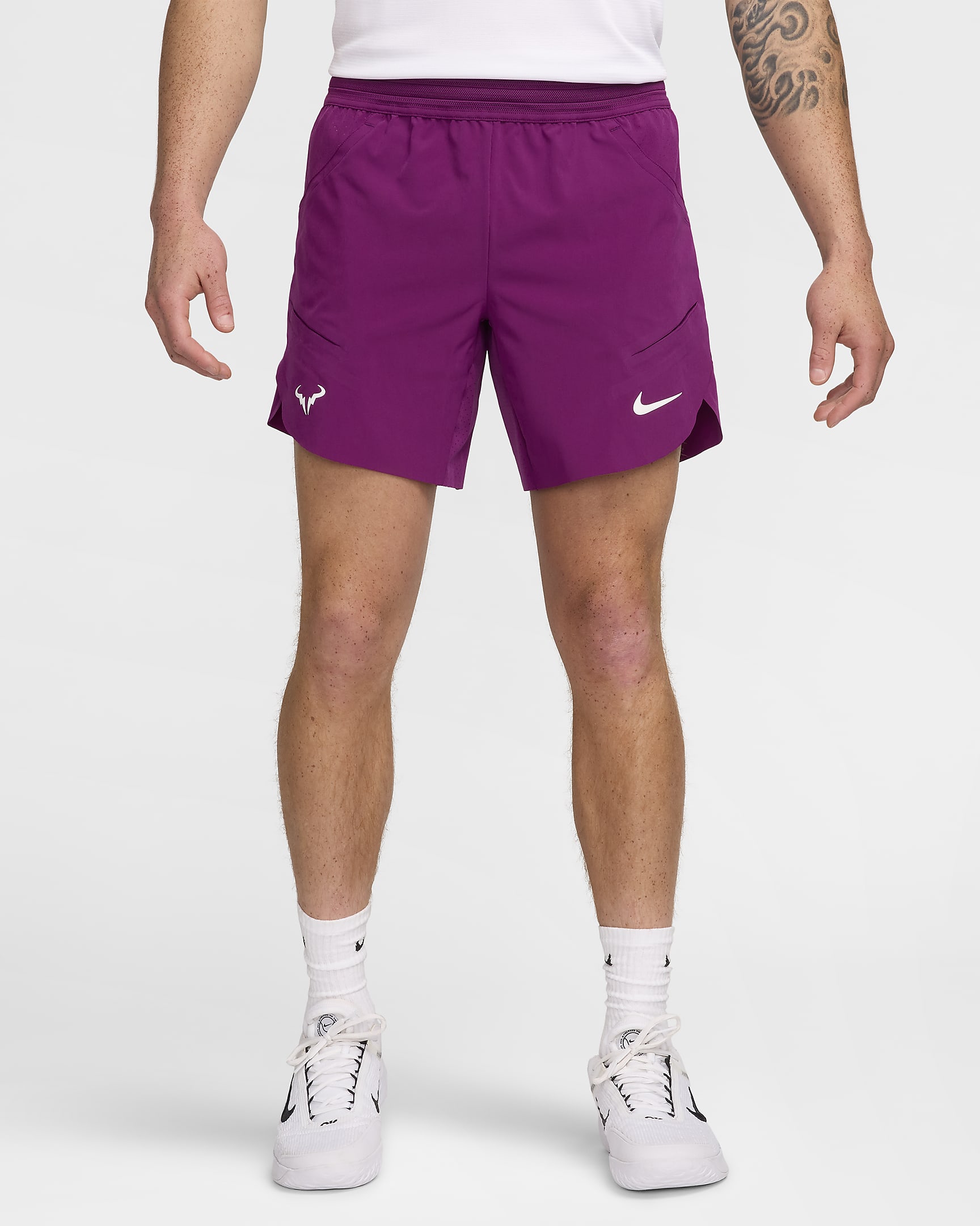 Shorts de tenis de 18 cm Nike Dri-FIT ADV para hombre Rafa - Sangría/Blanco