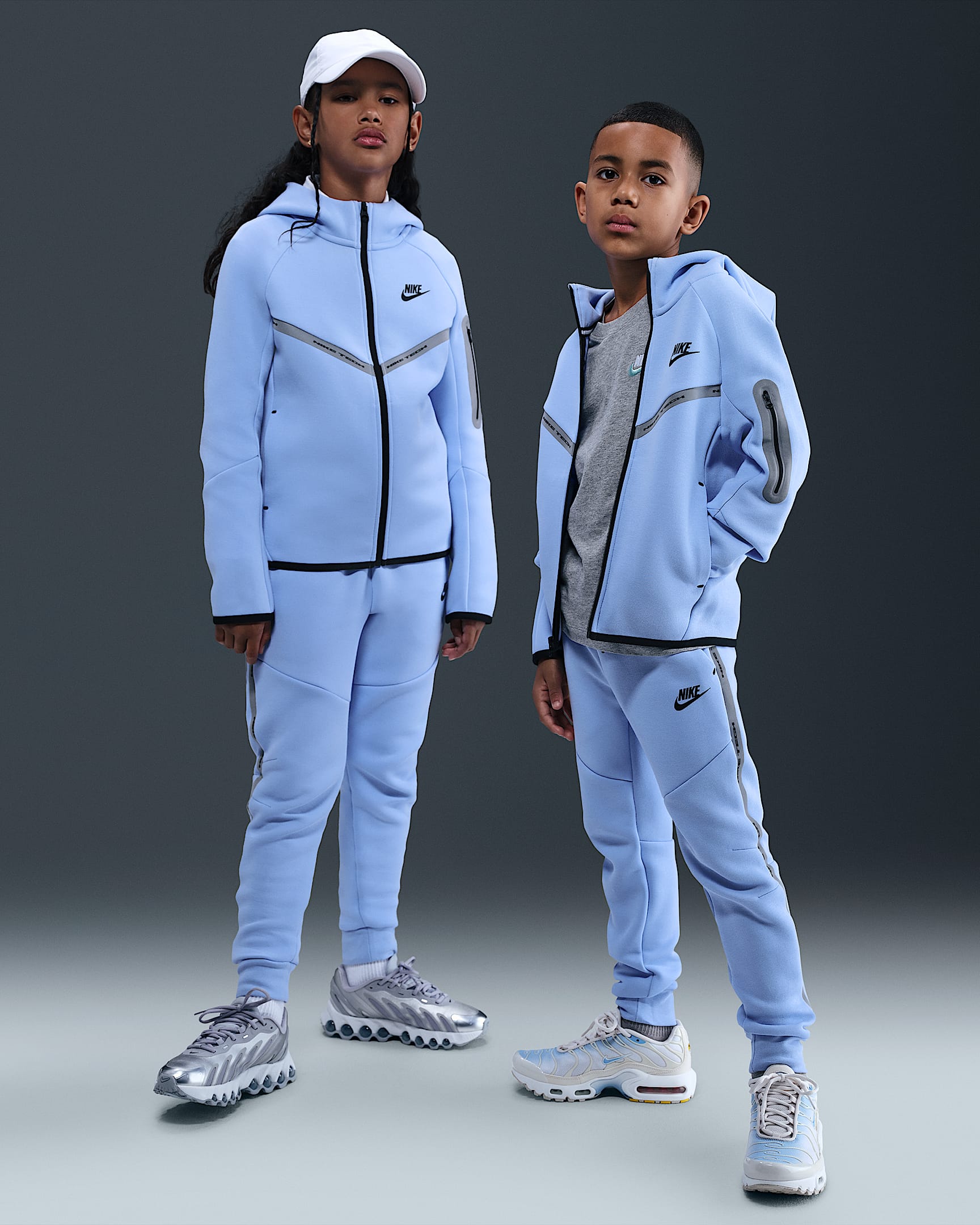 Nike Sportswear Tech Fleece Older Kids' (Boys') Joggers - Aluminium/Black/Black
