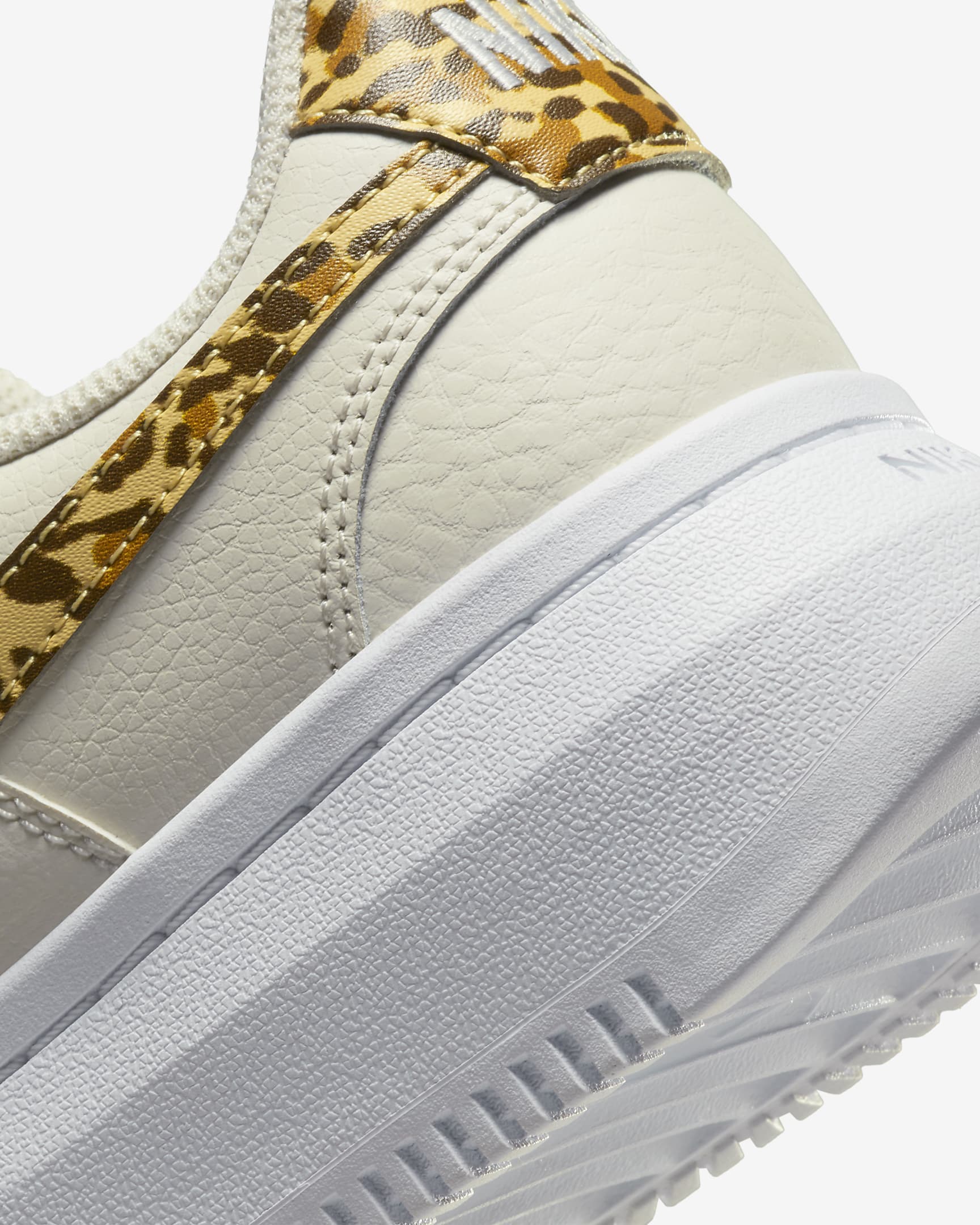 nike sneakers for ladies white