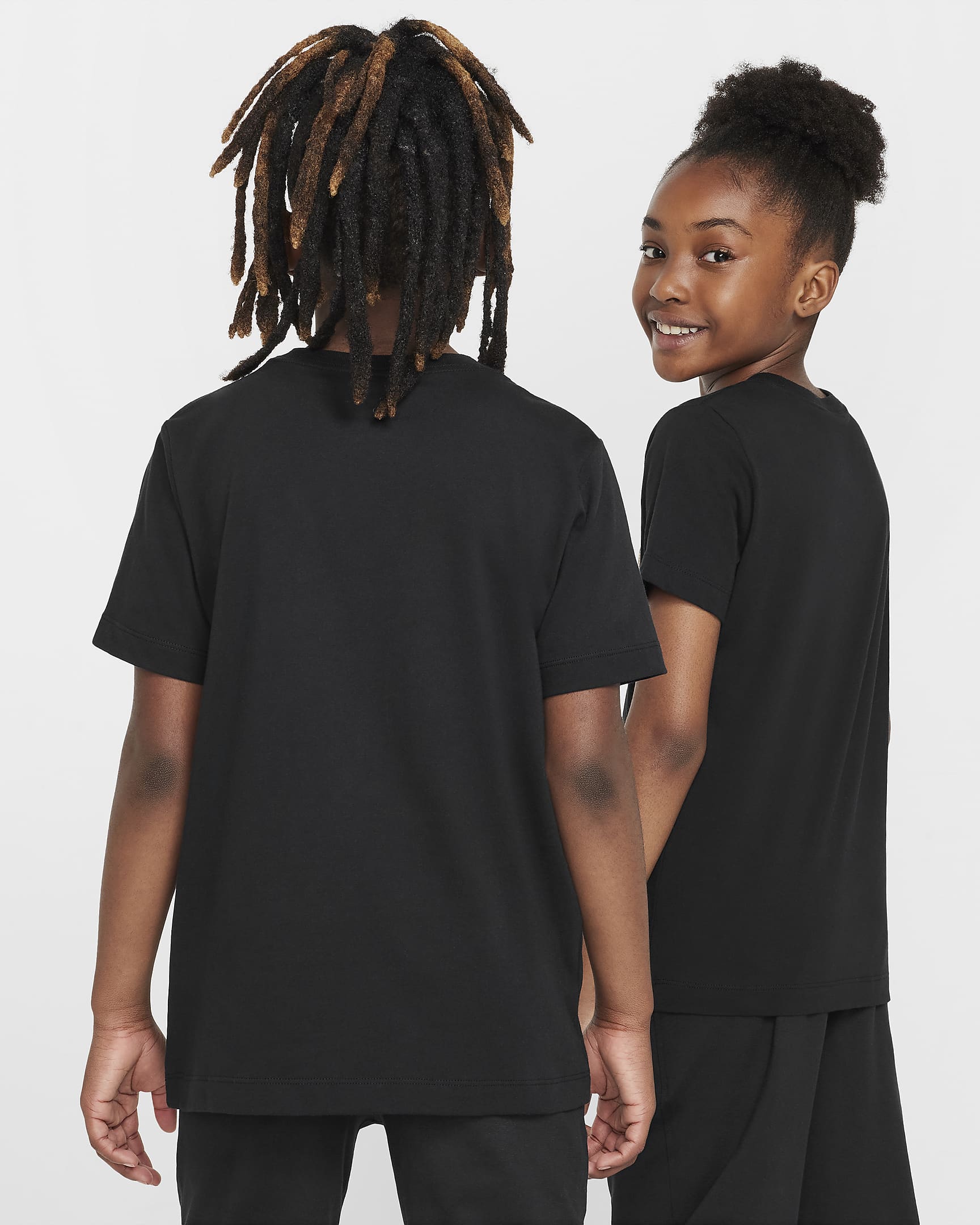 Playera para niños talla grande Nike Sportswear - Negro