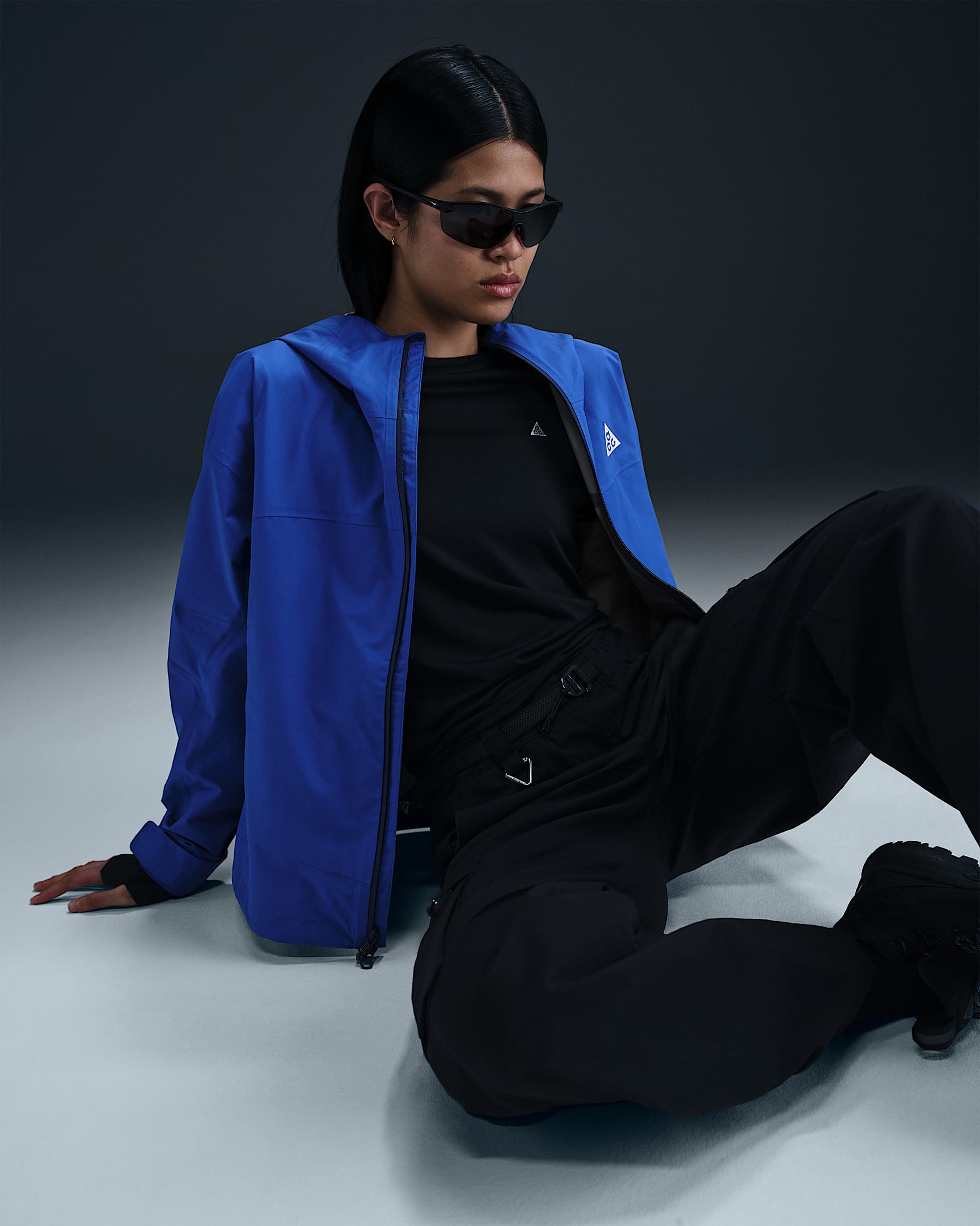 Chamarra para la lluvia Storm-FIT ADV holgada para mujer Nike ACG ...