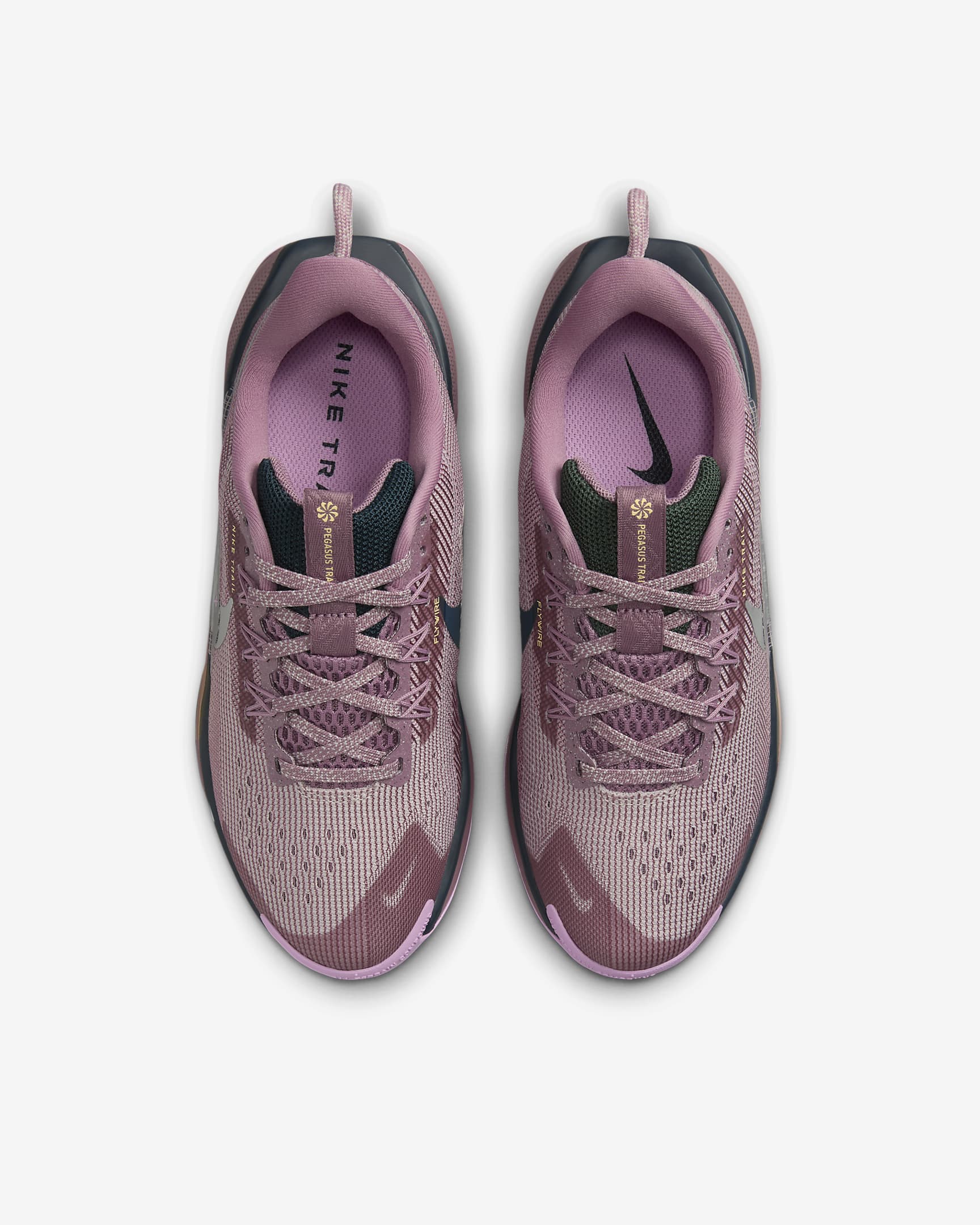 Nike Pegasus Trail 5 Traillaufschuh (ältere Kinder) - Plum Dust/Platinum Violet/Beyond Pink/Metallic Silver