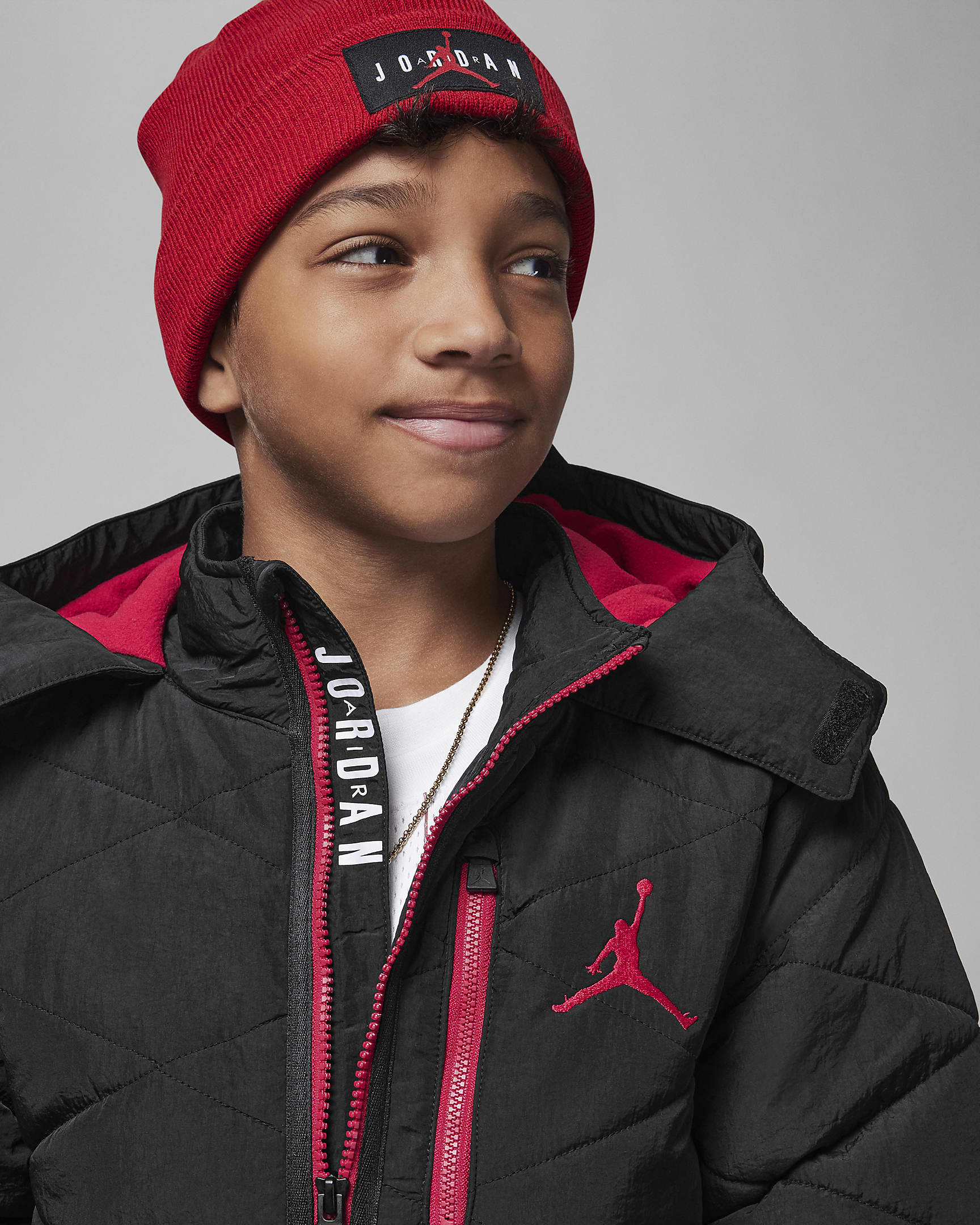 Jordandynejakke med aftagelig hætte til større børn. Nike DK